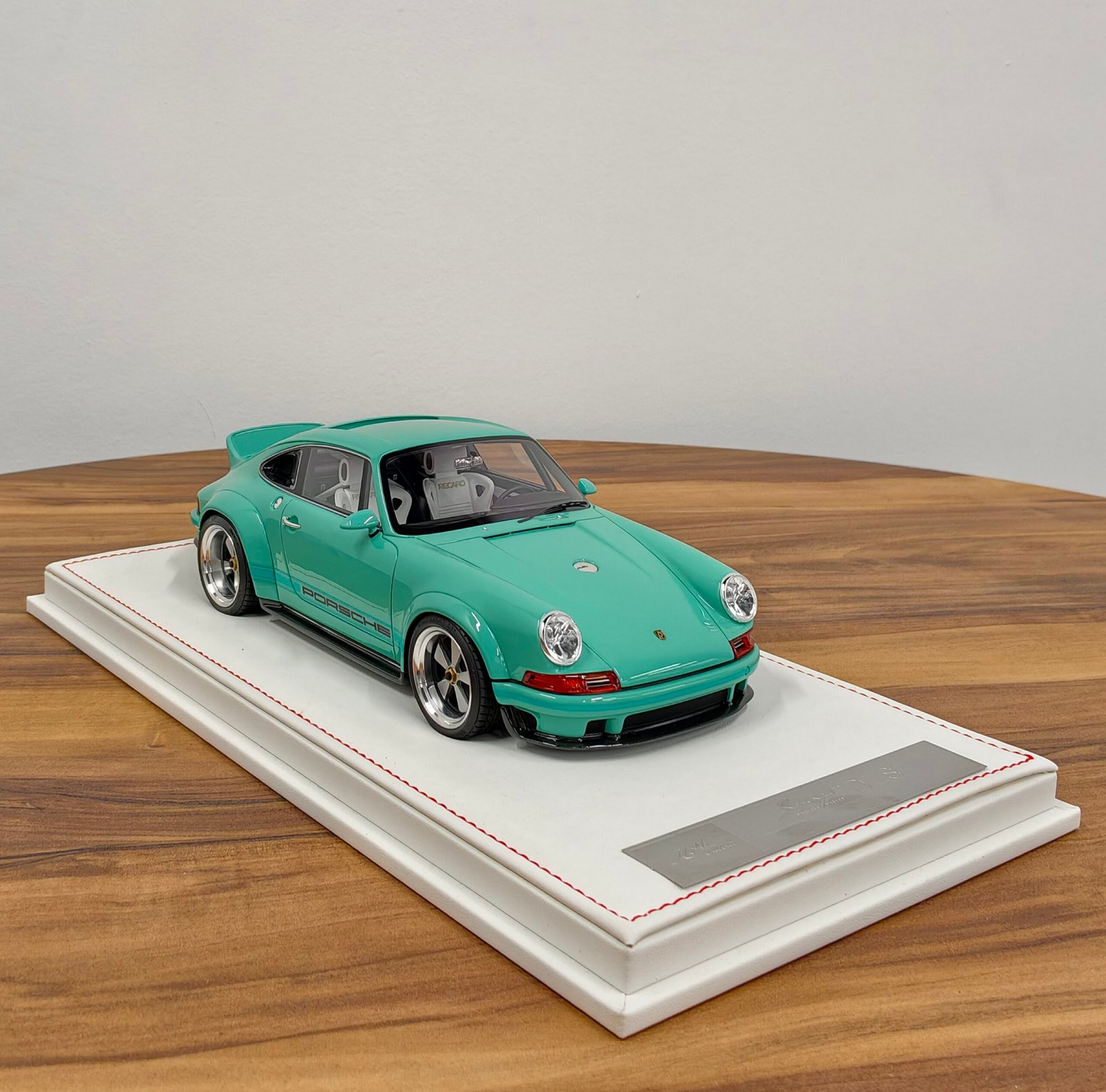 Porsche Singer DLS 1:18 Tiffany Blue - Image 4