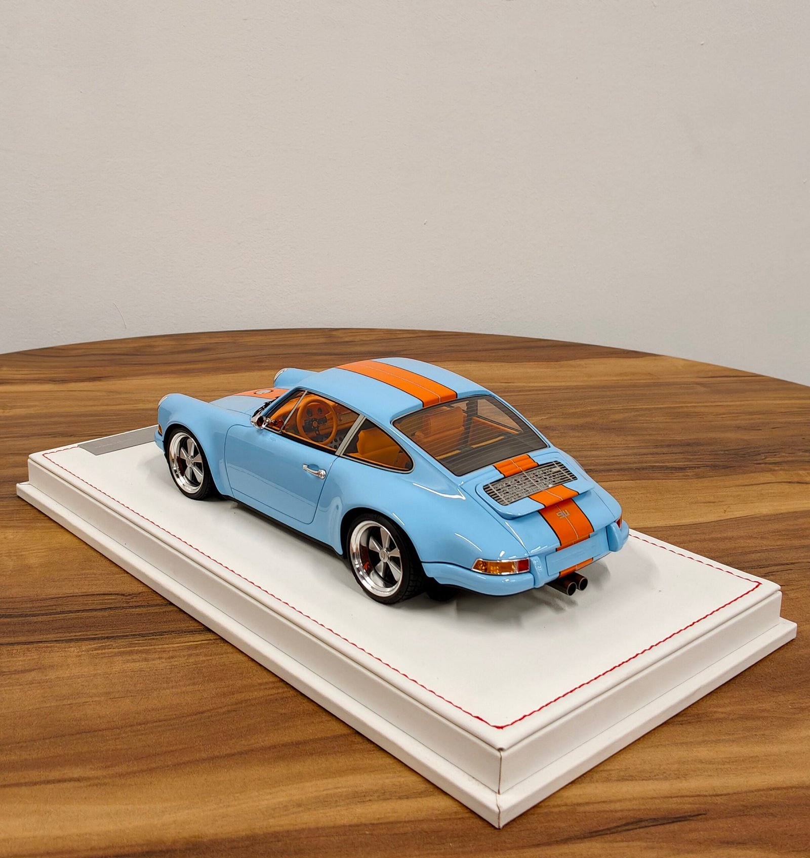 Porsche Singer Light Blue 1:18 - Image 2