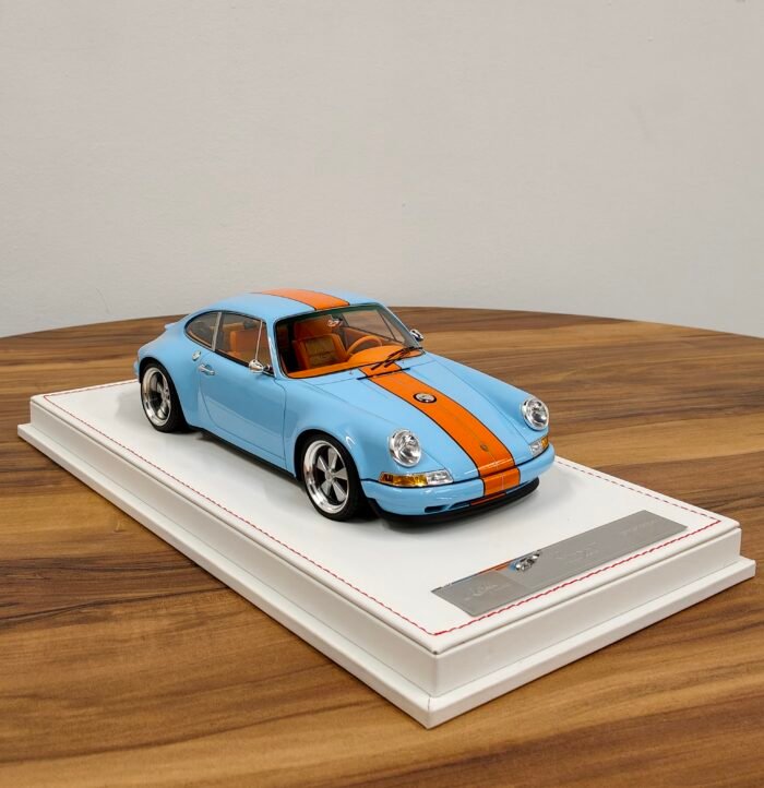 Porsche Singer Light Blue 1:18 - Image 4