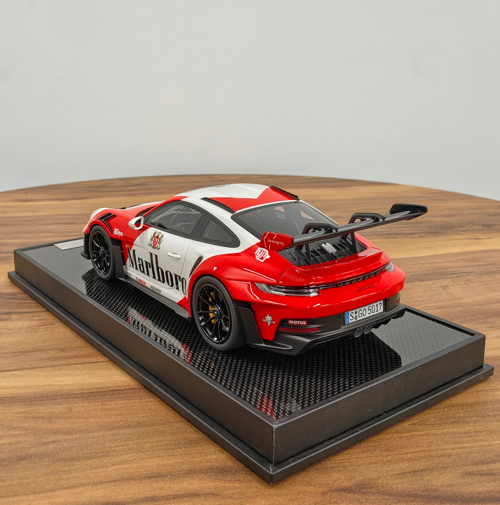 Porsche 991 GT3RS Marlboro TIMOTHY & PIERRE 1:18 - Image 2
