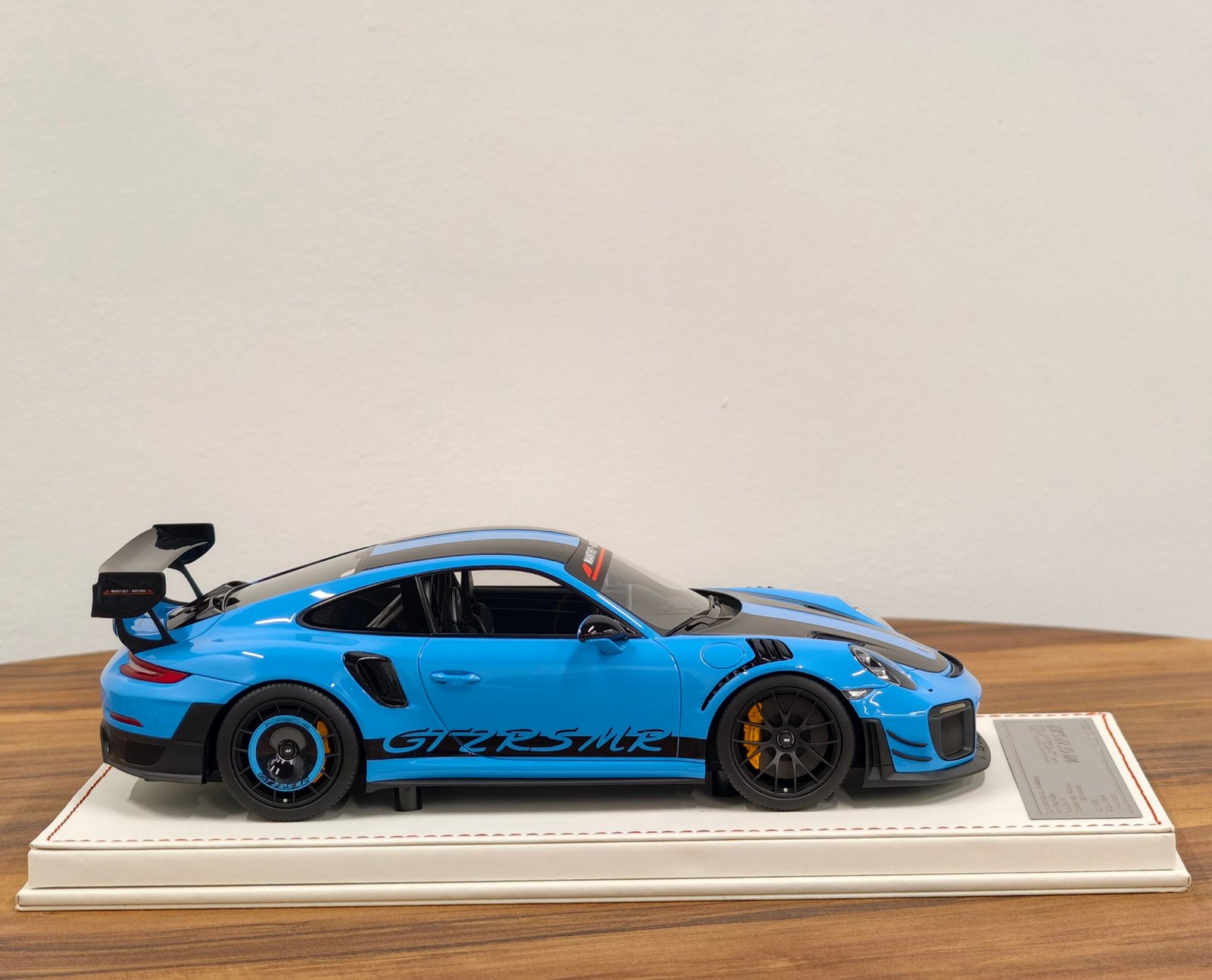 Porsche 911 GT2 RS MR 1:18 Blue - Image 4