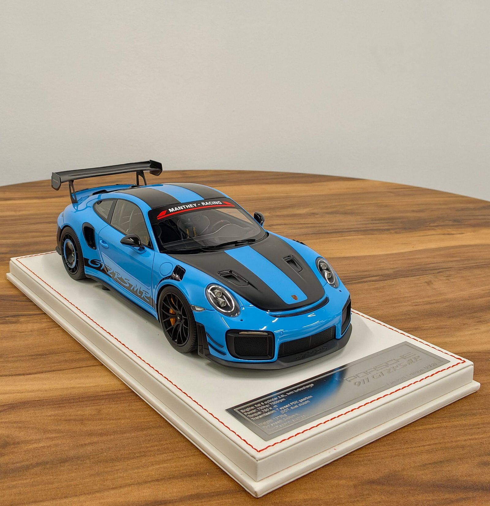 Porsche 911 GT2 RS MR 1:18 Blue - Image 3