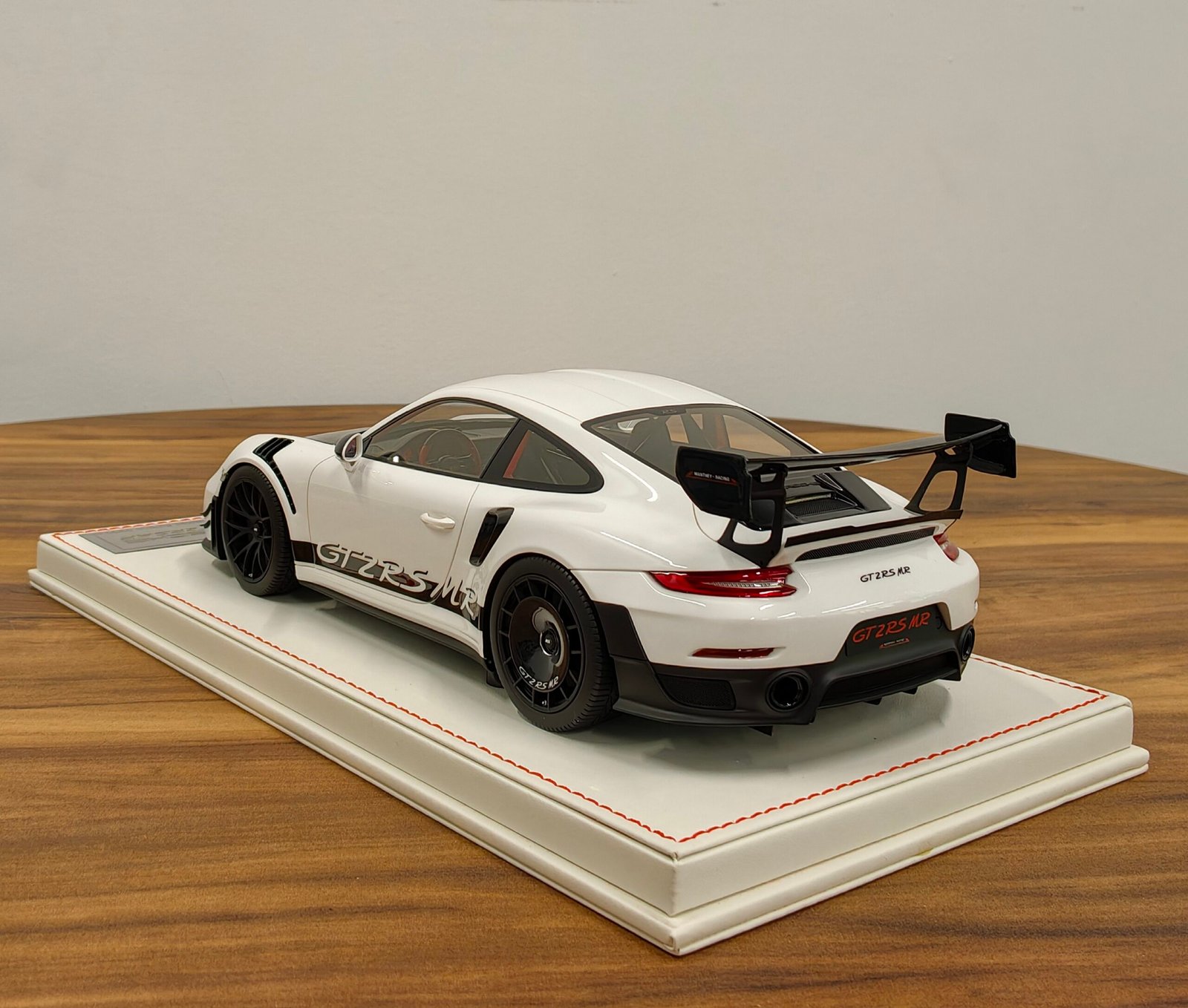 Porsche 911 GT2 RS MR 1:18 White - Image 2
