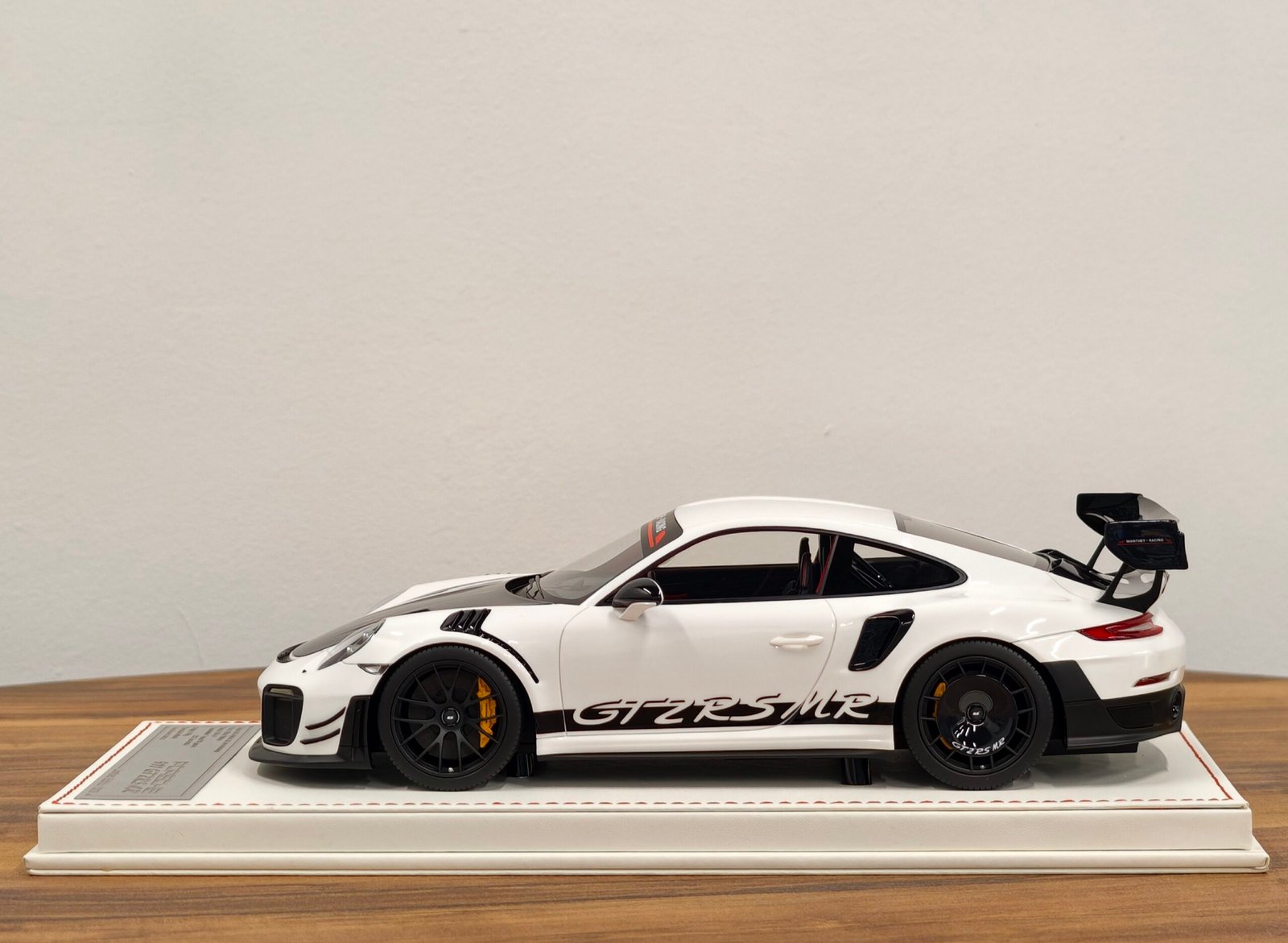 Porsche 911 GT2 RS MR 1:18 White - Image 3