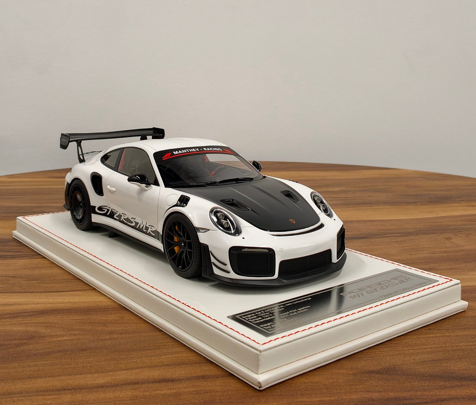 Porsche 911 GT2 RS MR 1:18 White - Image 4