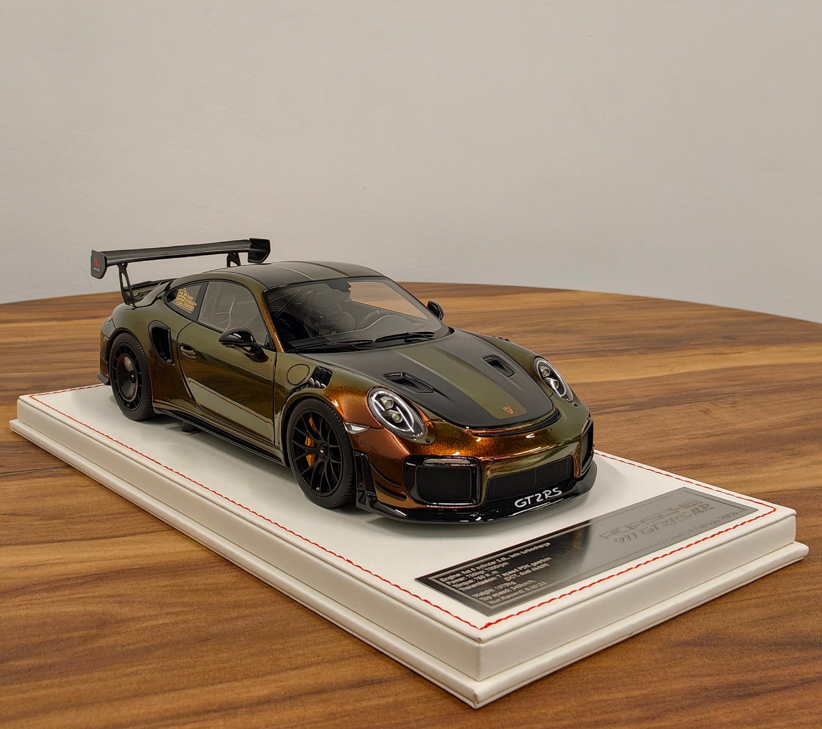 Porsche 991 GT2RS MR 1:18 Gold - Image 4