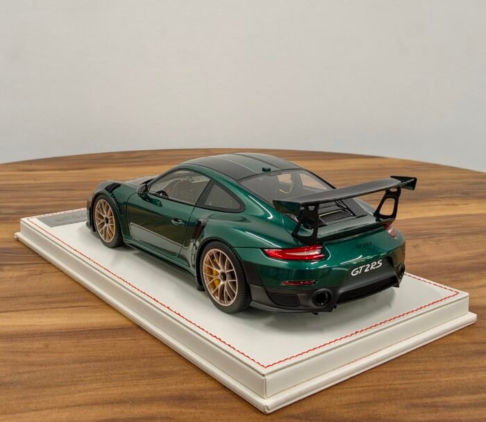 Porsche 991 GT2RS 1:18 Green - Image 2