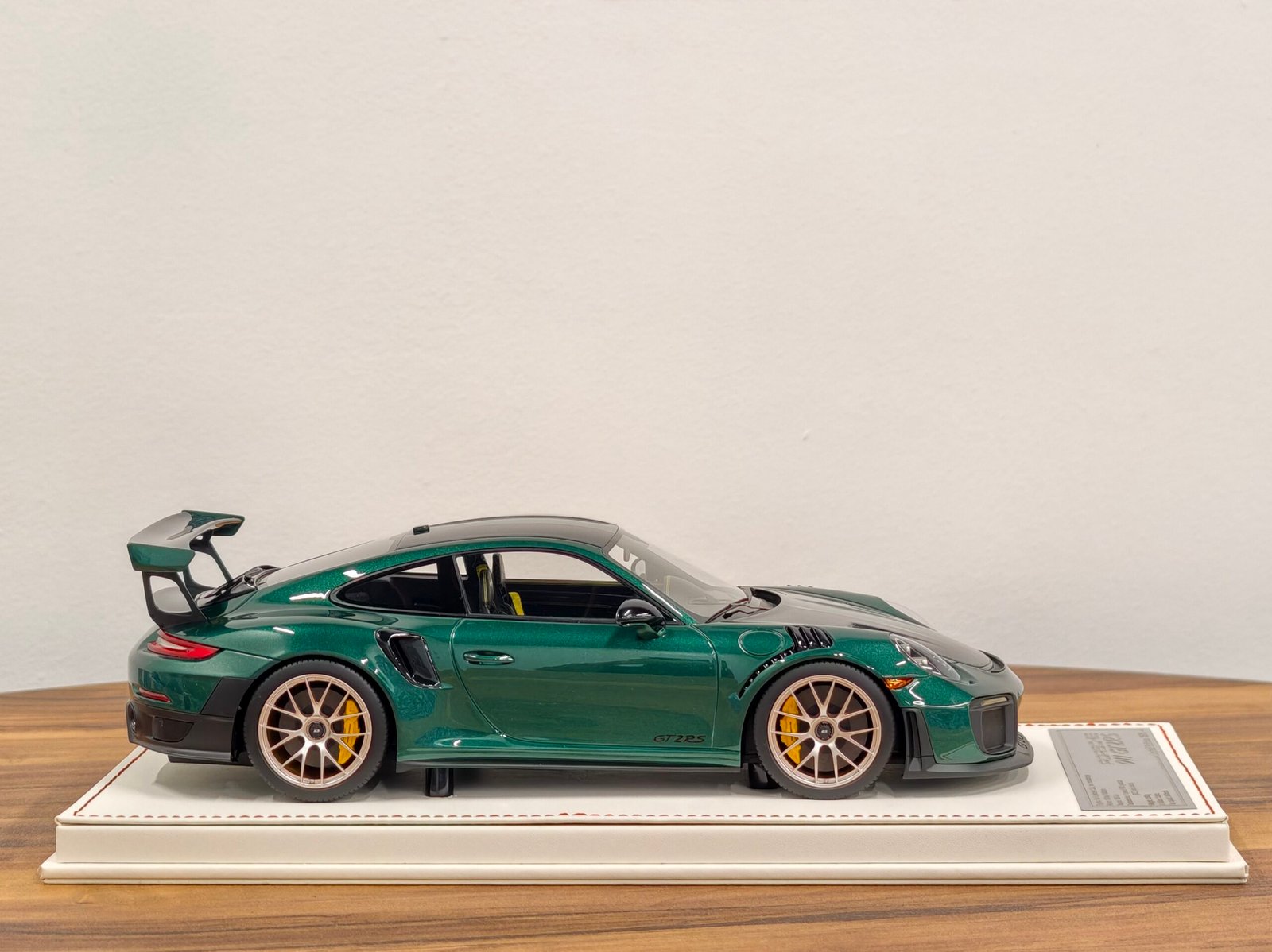 Porsche 991 GT2RS 1:18 Green - Image 3