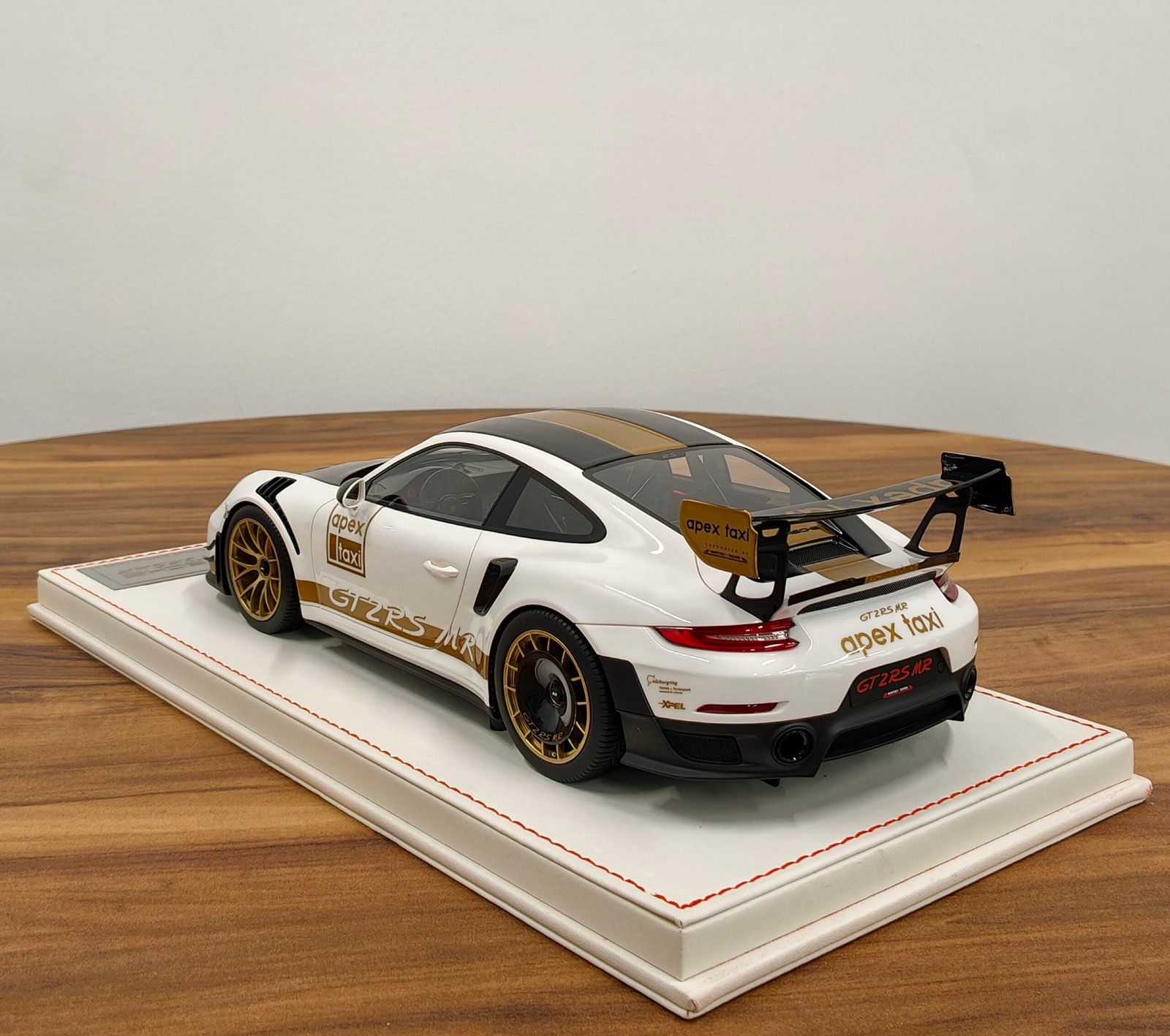 Porsche 991 GT2RS MR 1:18 Apex Taxi - Image 2