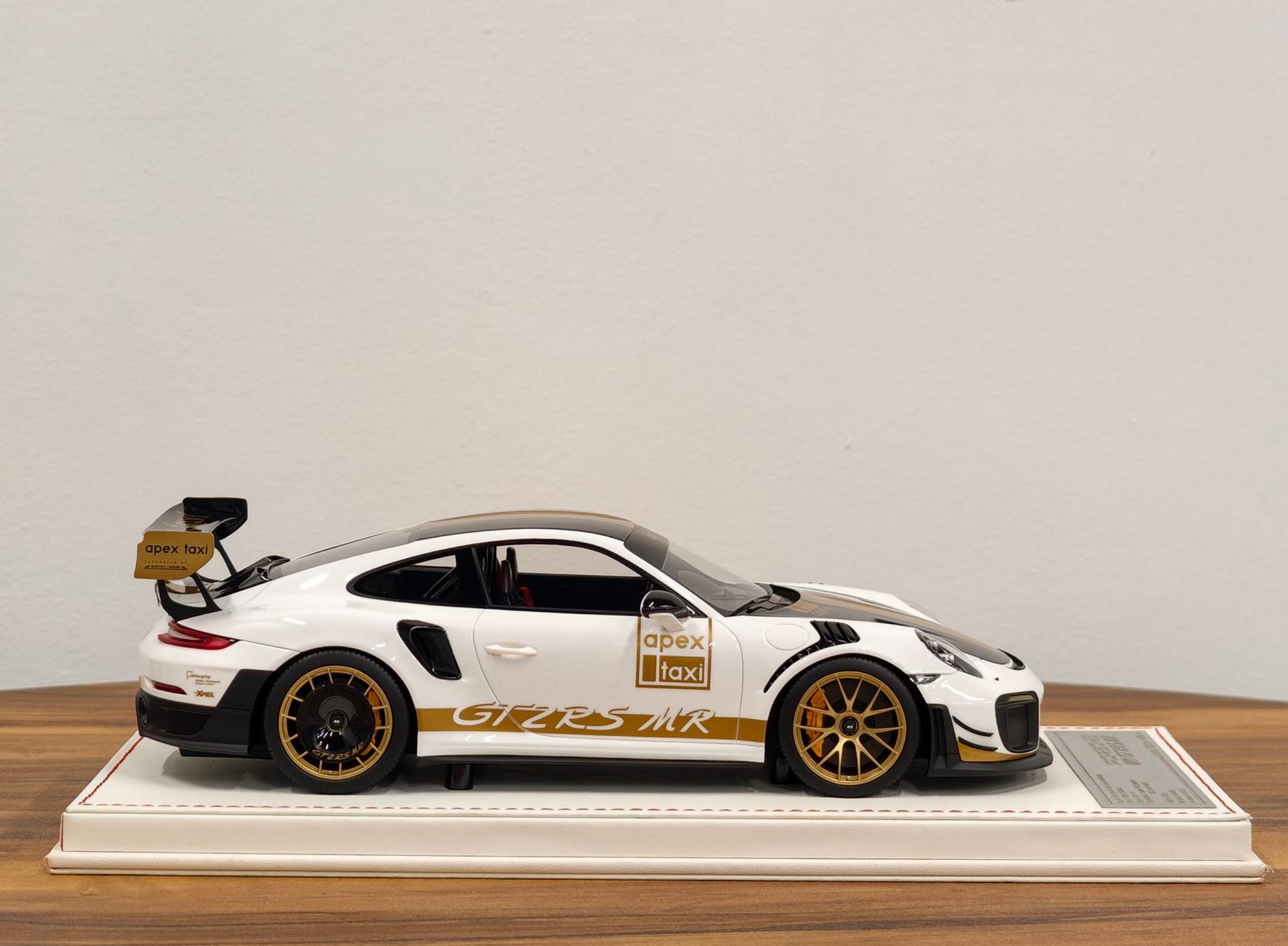 Porsche 991 GT2RS MR 1:18 Apex Taxi - Image 3