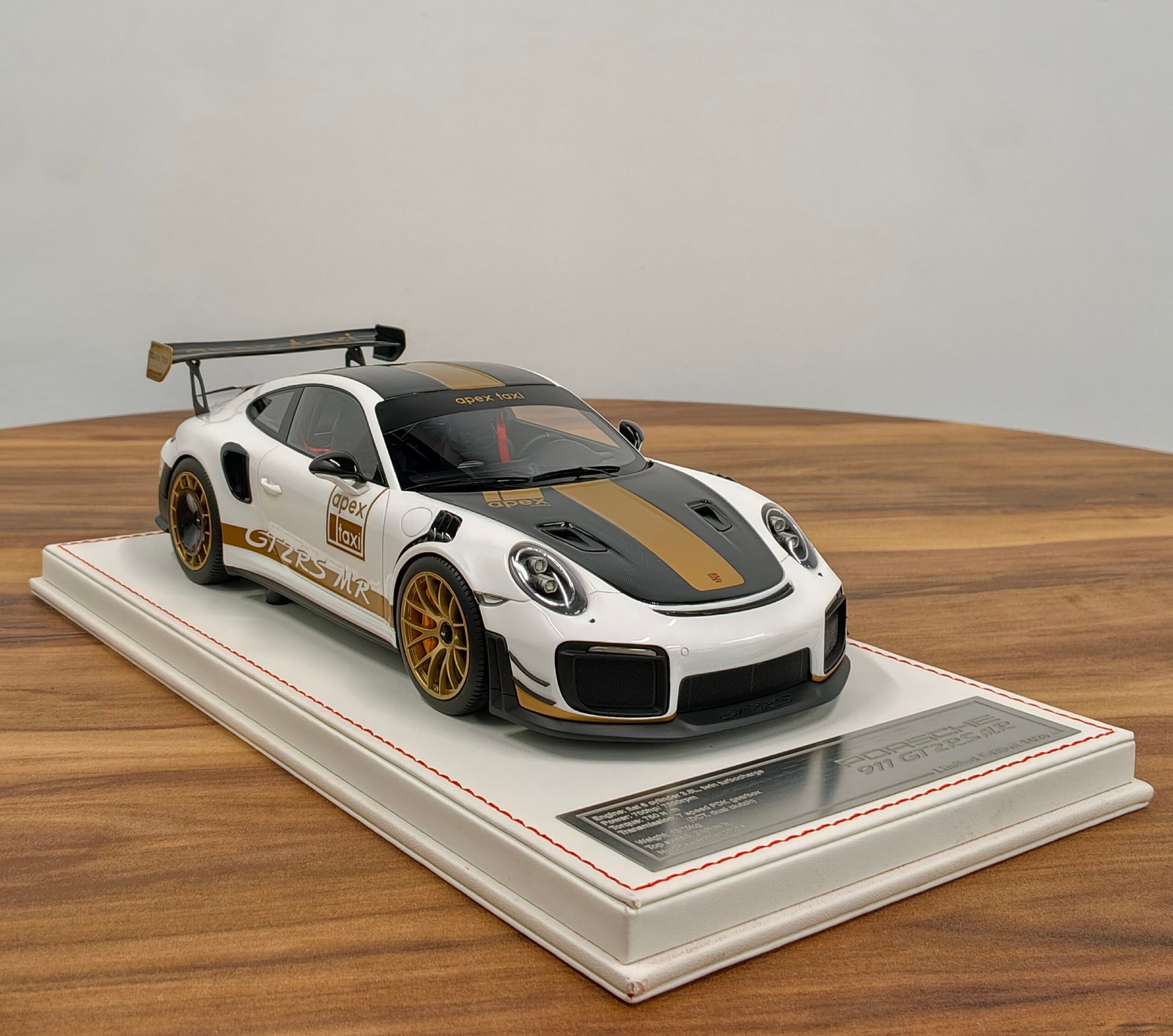 Porsche 991 GT2RS MR 1:18 Apex Taxi - Image 4