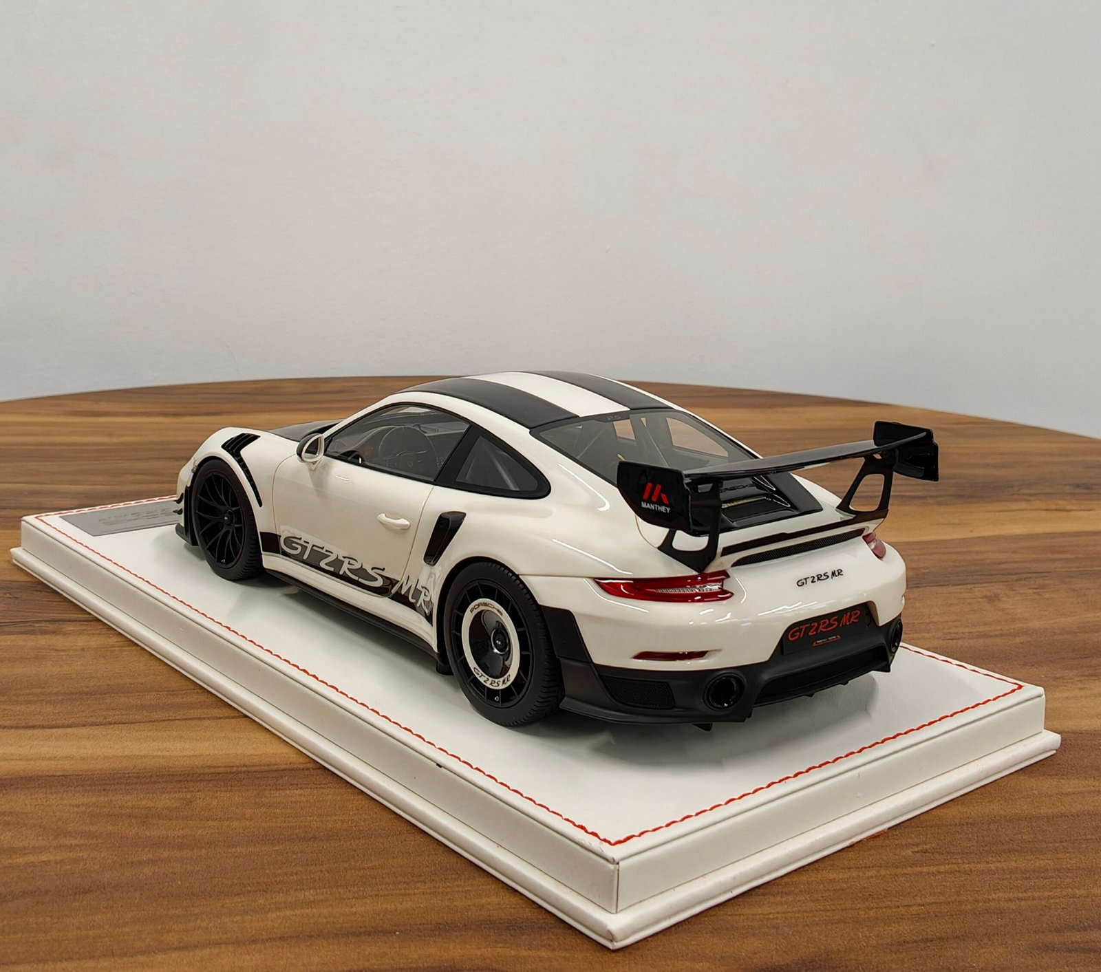 Porsche 991 GT2RS MR 1:18 Manthey - Image 2