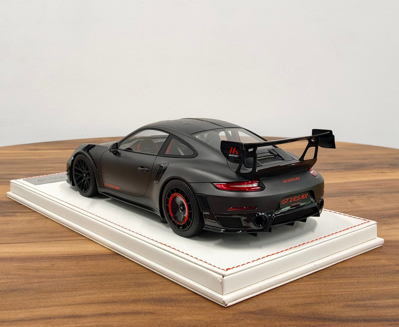 Porsche 911 GT2 RS MR 1:18 Black - Image 2