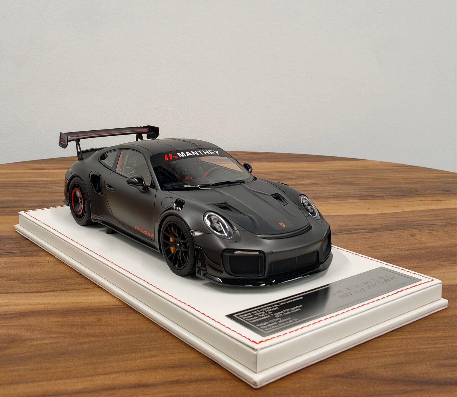 Porsche 911 GT2 RS MR 1:18 Black - Image 4