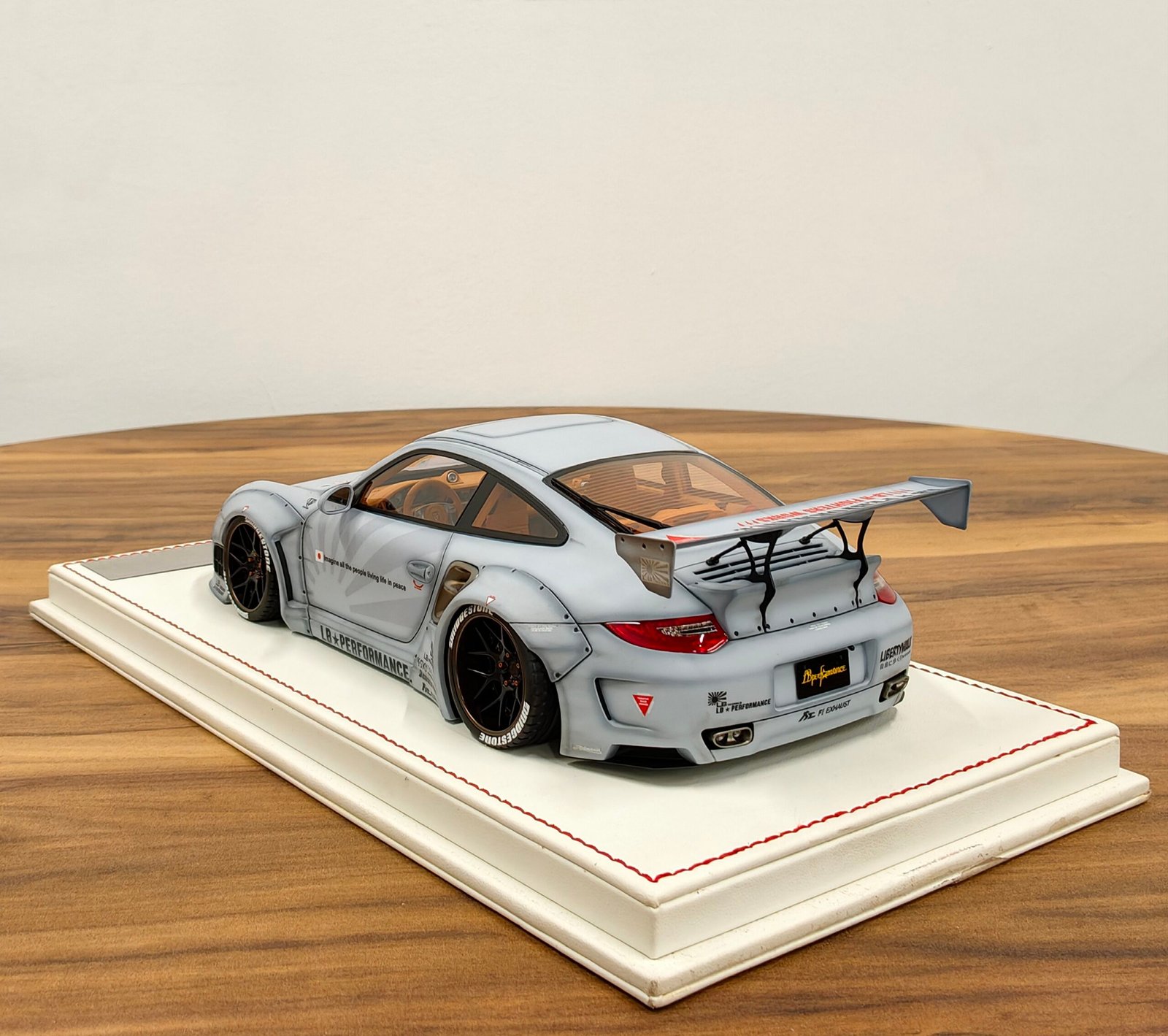 Porsche 997 Turbo 1:18 Gray - Image 2