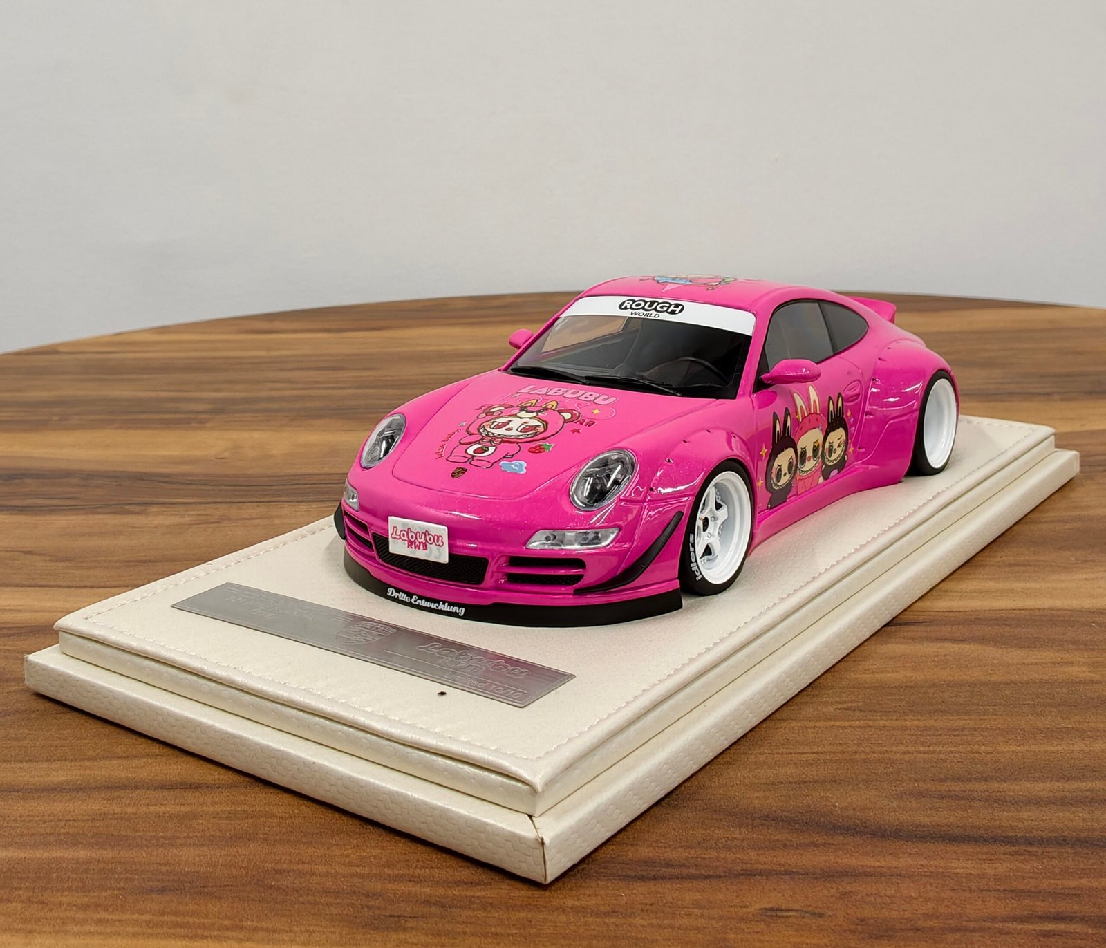 Porsche 911 RWB Rauh Welt (997) Labubu Rwb 1:18 Pink