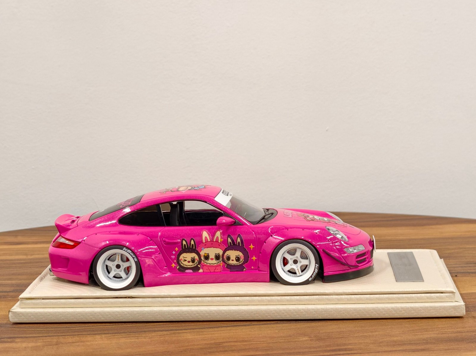 Porsche 911 RWB Rauh Welt (997) Labubu Rwb 1:18 Pink - Image 3
