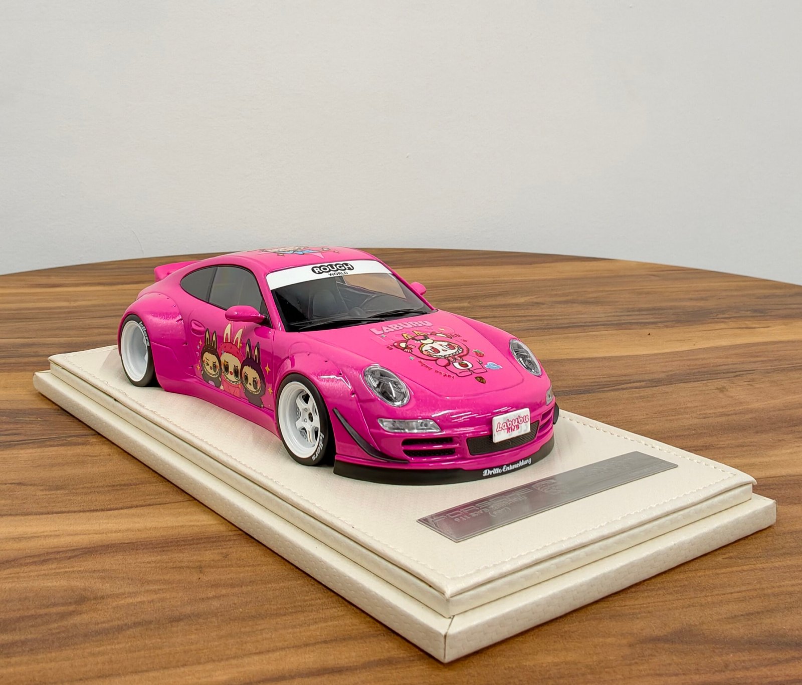 Porsche 911 RWB Rauh Welt (997) Labubu Rwb 1:18 Pink - Image 4