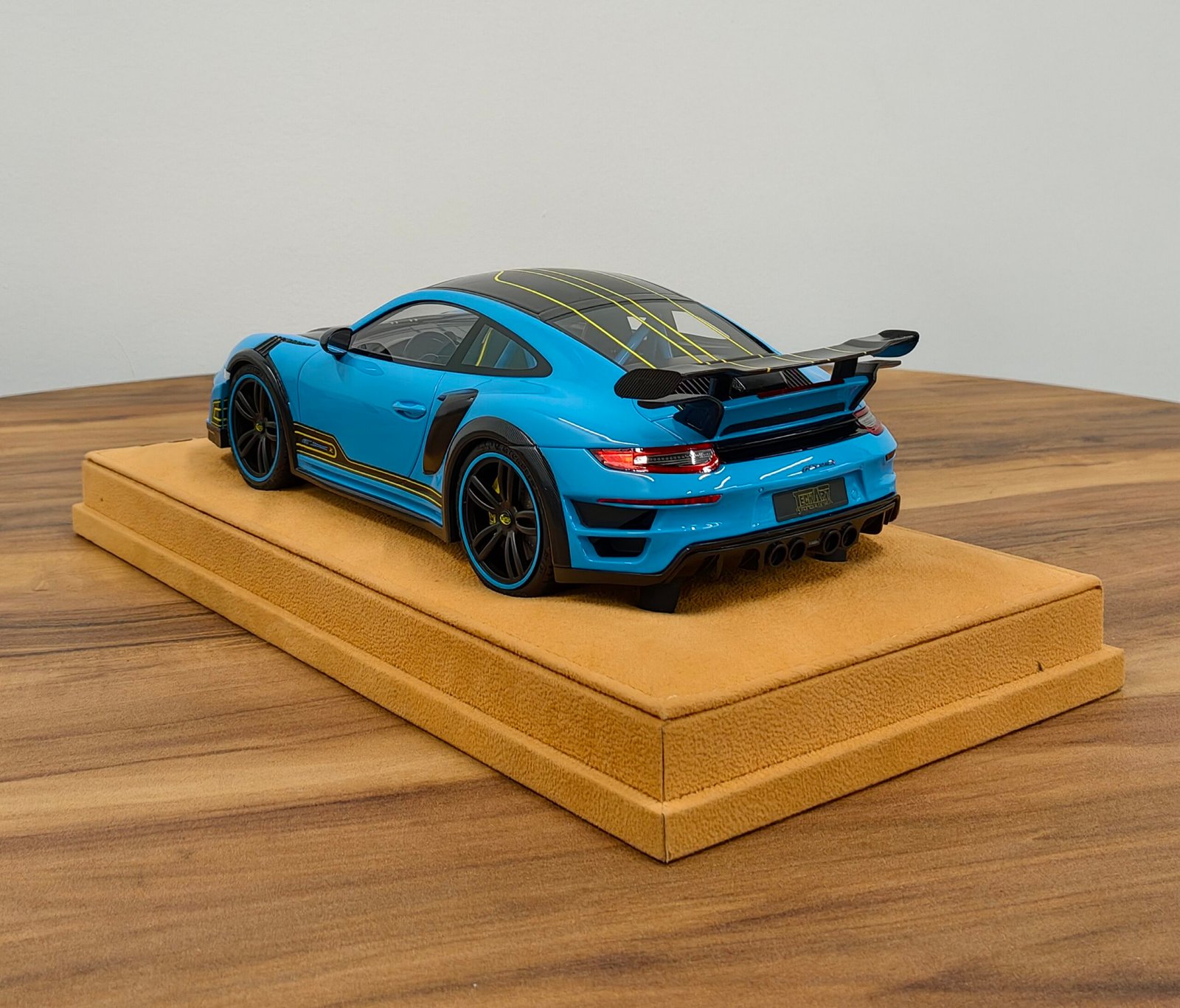 Porsche 911 Techart GT Street R 1:18 Blue - Image 2