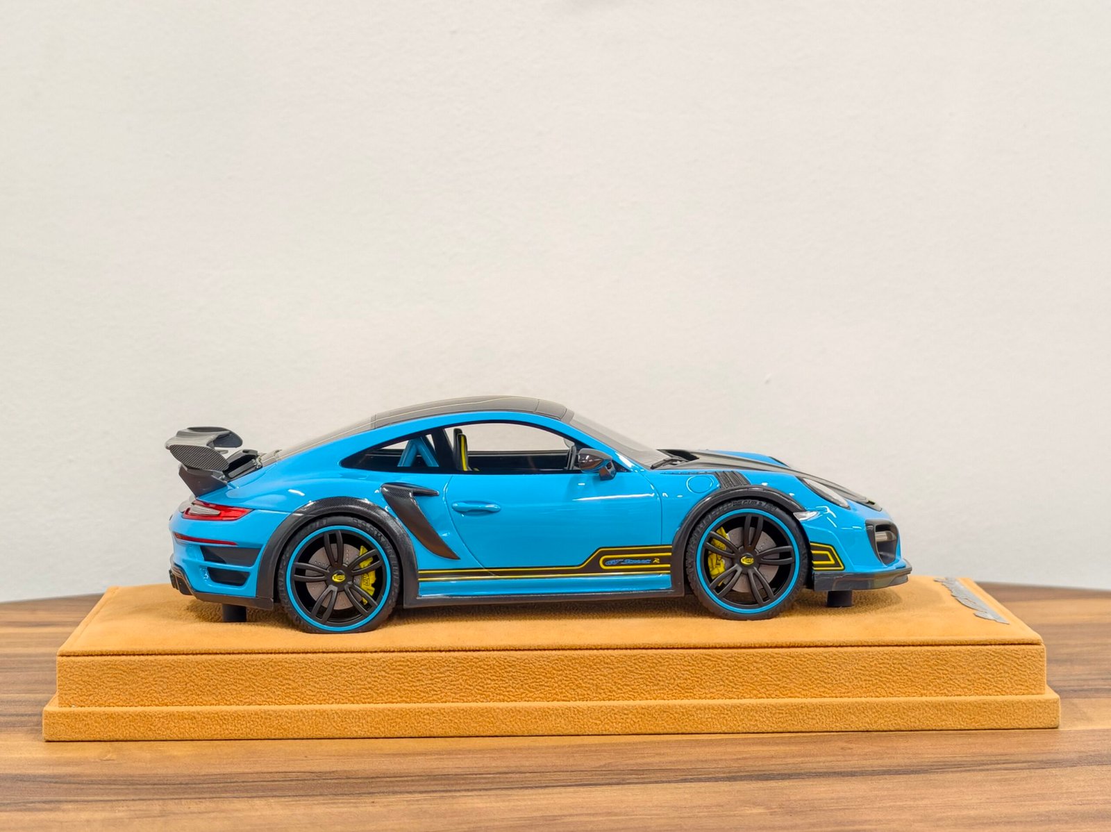 Porsche 911 Techart GT Street R 1:18 Blue - Image 3