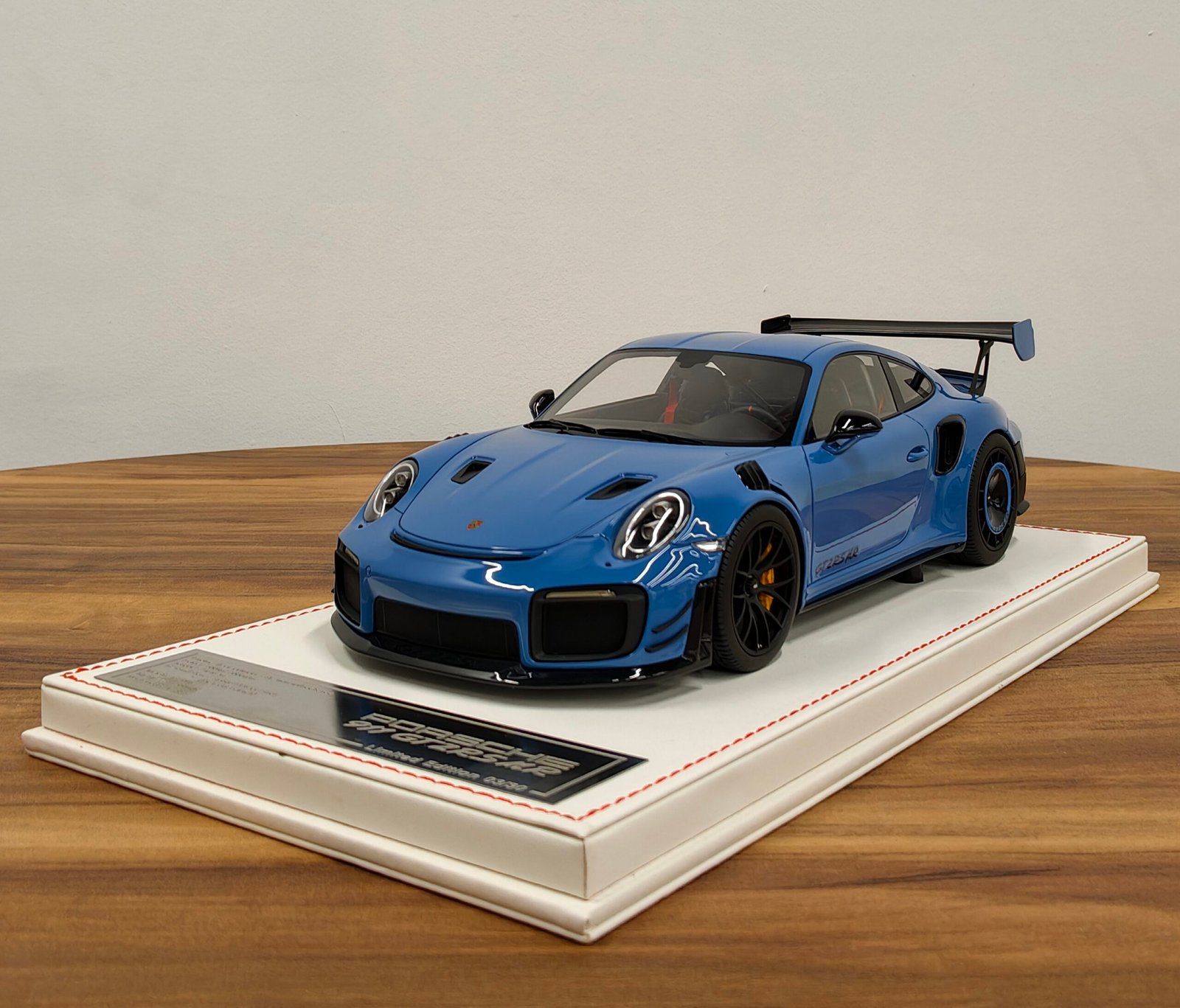 Porsche 911 gt2rs mr (neptune blue) 1:18