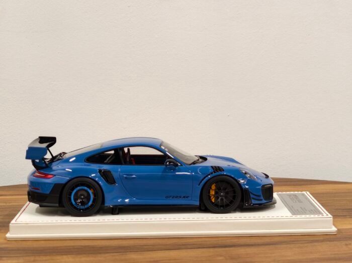 Porsche 911 gt2rs mr (neptune blue) 1:18 - Image 3