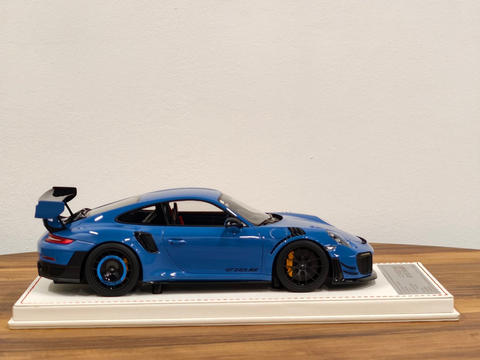 Porsche 911 gt2rs mr (neptune blue) 1:18 - Image 3