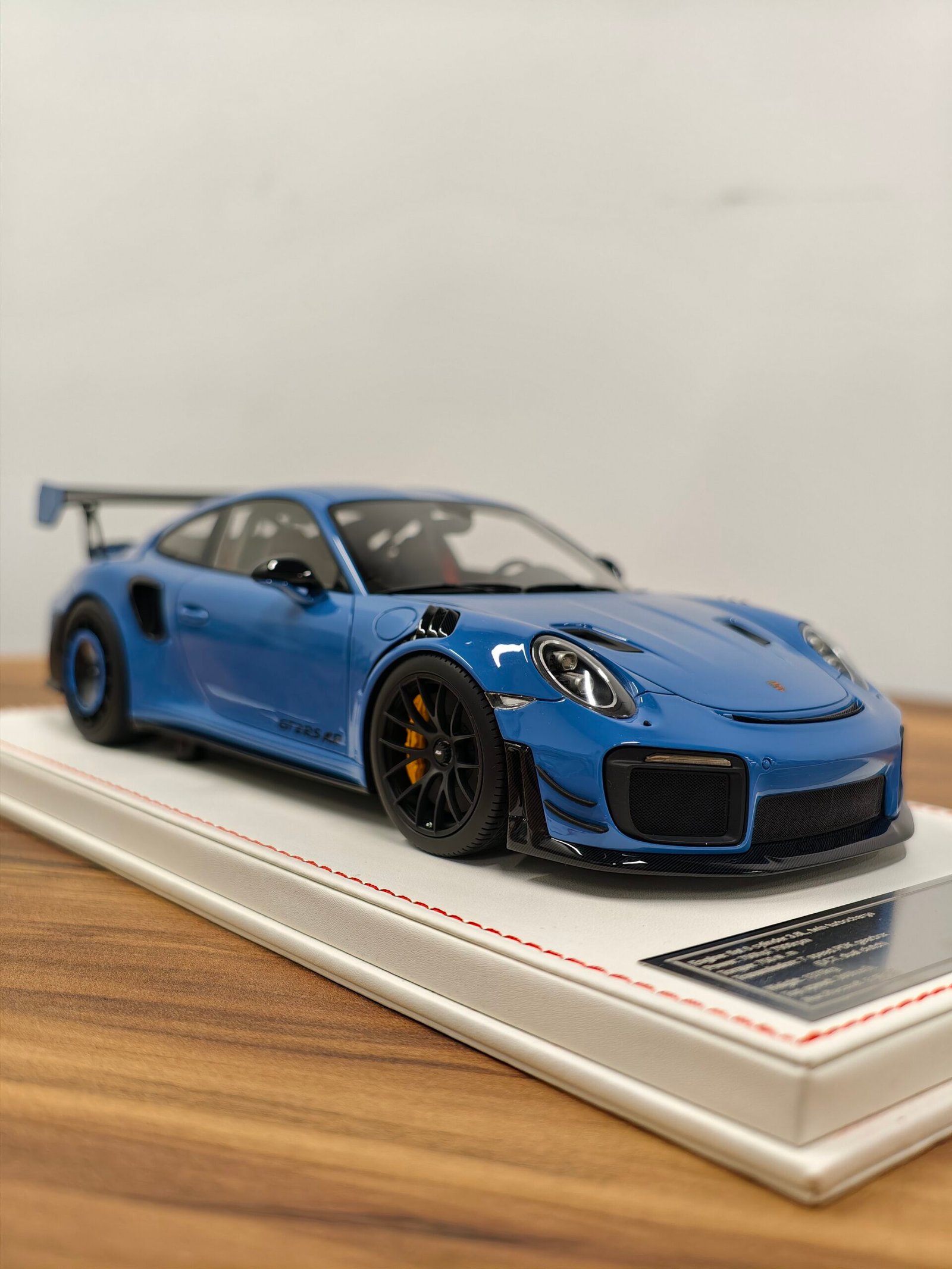 Porsche 911 gt2rs mr (neptune blue) 1:18 - Image 4