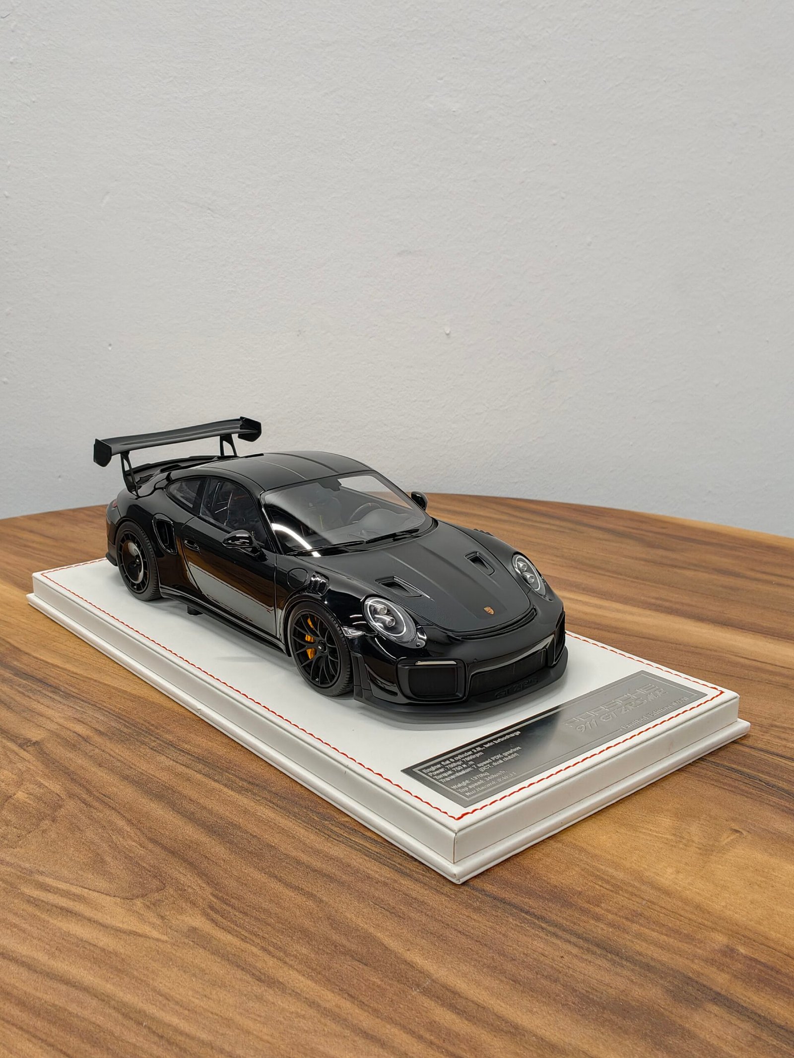 Porsche 911 GT2 RS MR 1:18 Black - Image 2