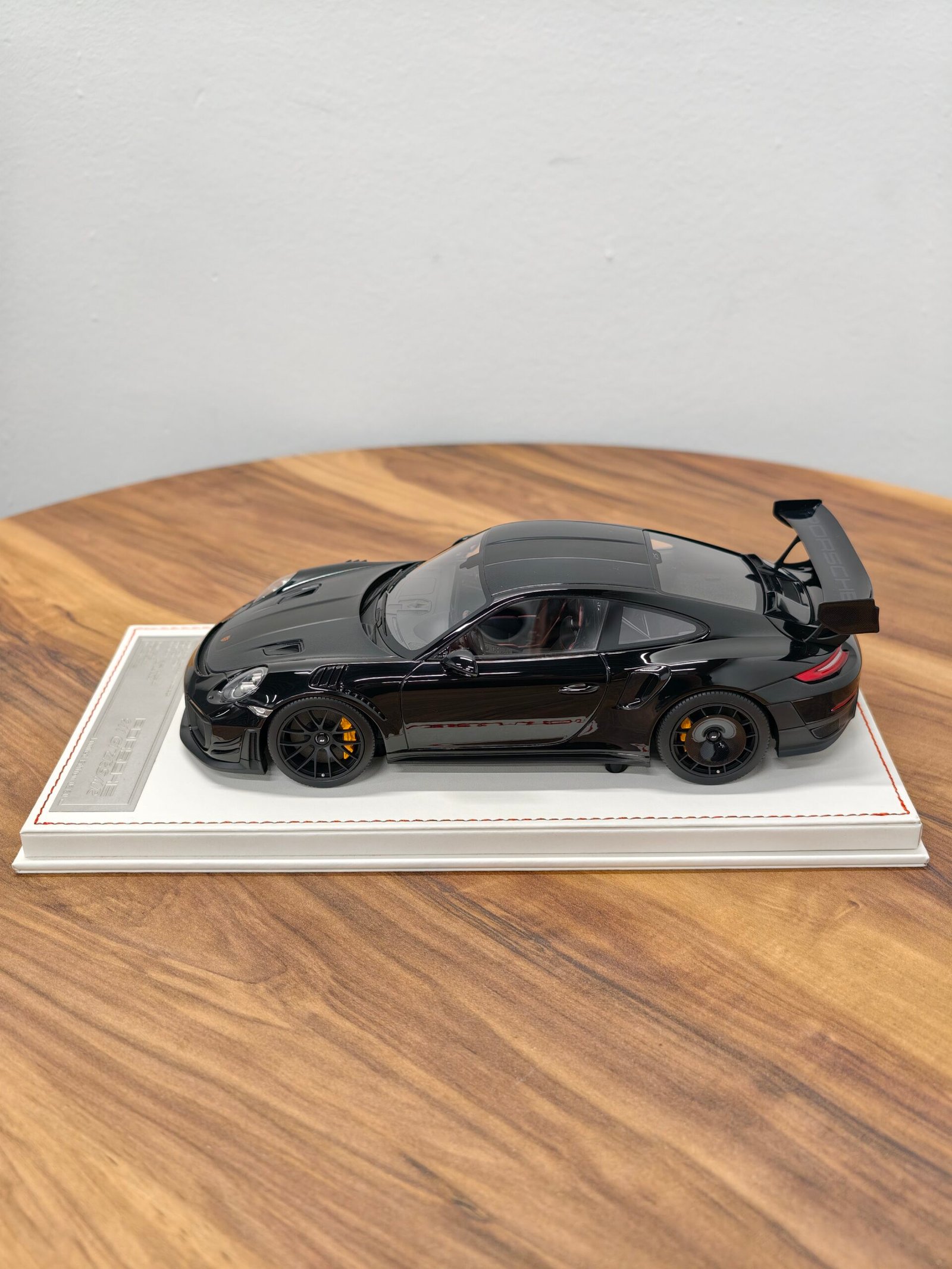 Porsche 911 GT2 RS MR 1:18 Black - Image 3
