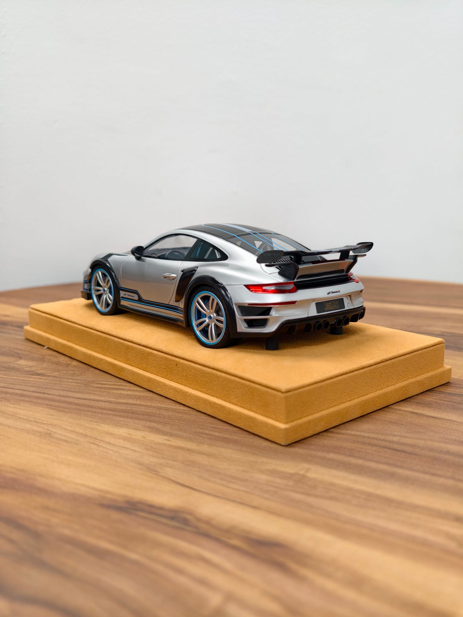 Porsche 911 Tech-Art GT Street R 1:18 Silver - Image 2