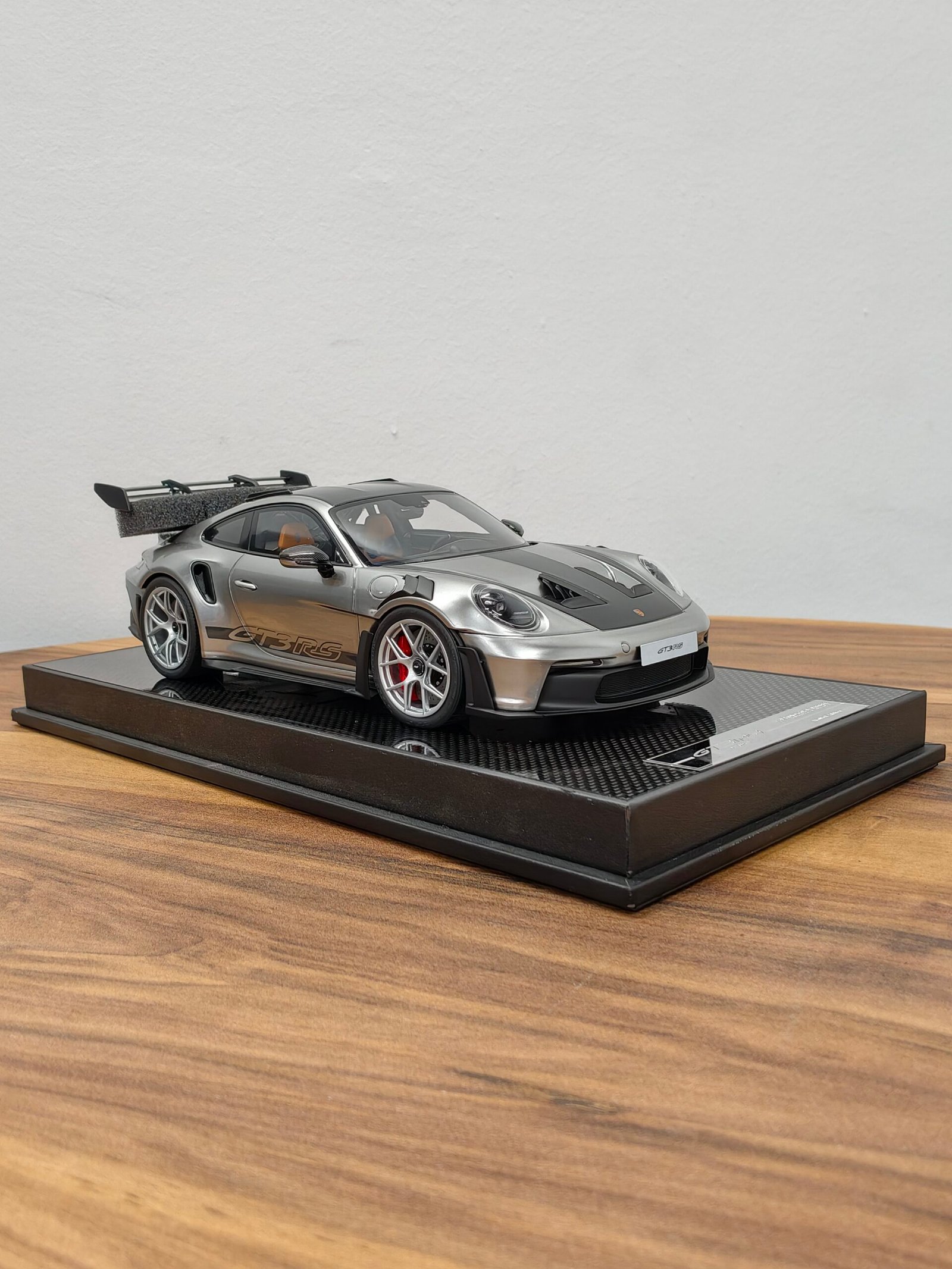 Porsche 911 (992.1) GT3 RS 1:18 Silver with Black - Image 2