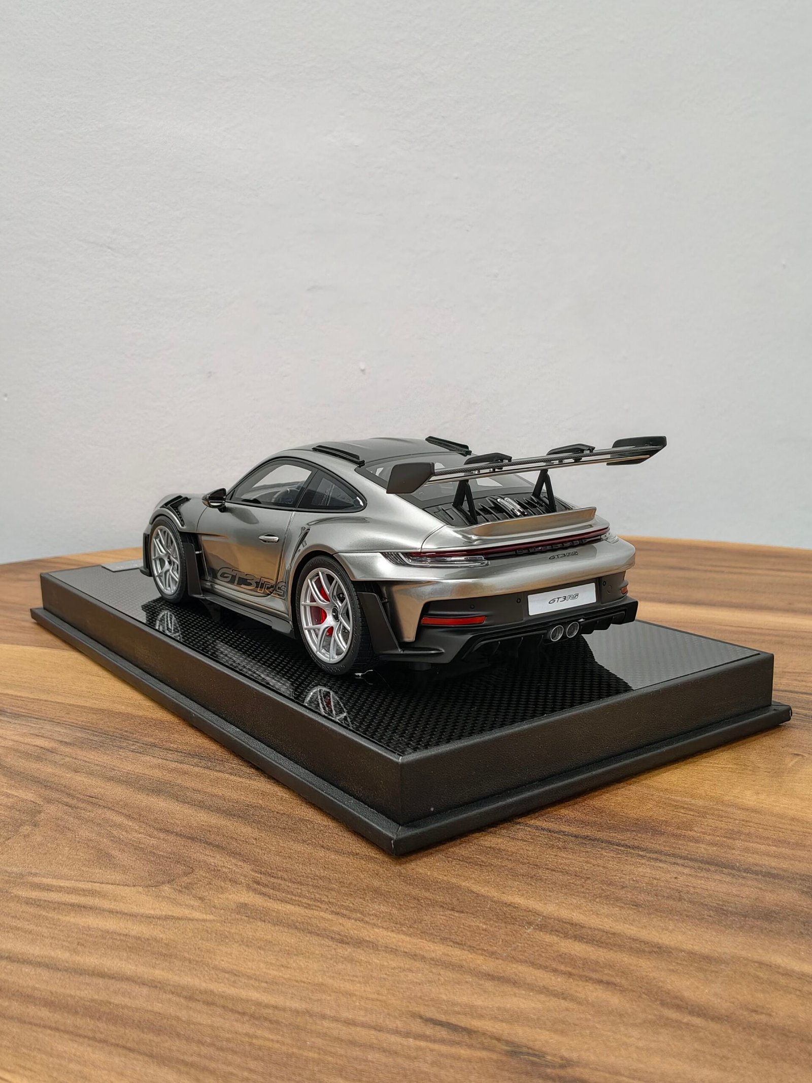 Porsche 911 (992.1) GT3 RS 1:18 Silver with Black - Image 4