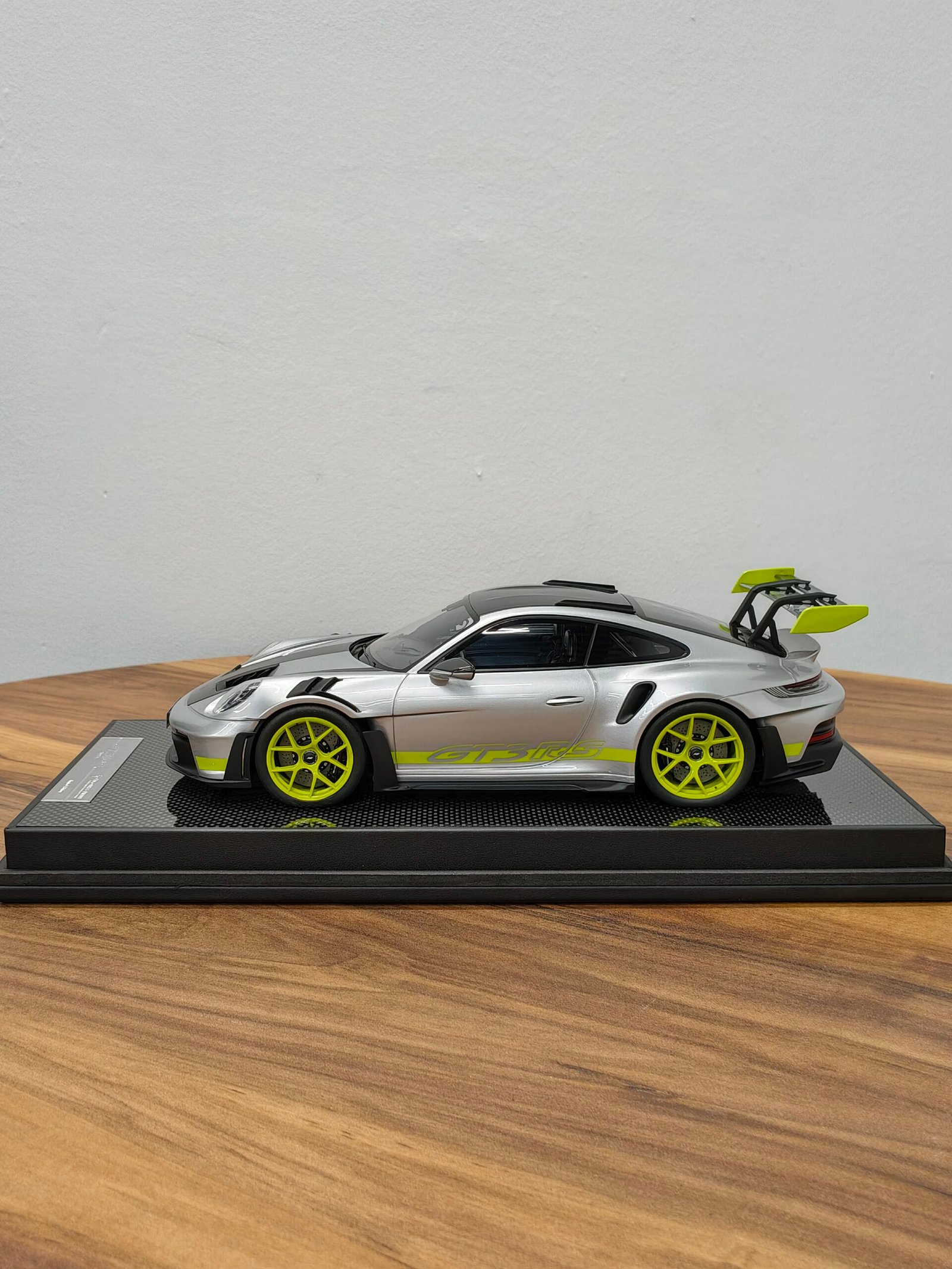 Porsche 911 (992.1) GT3 RS 1:18 Silver - Image 3