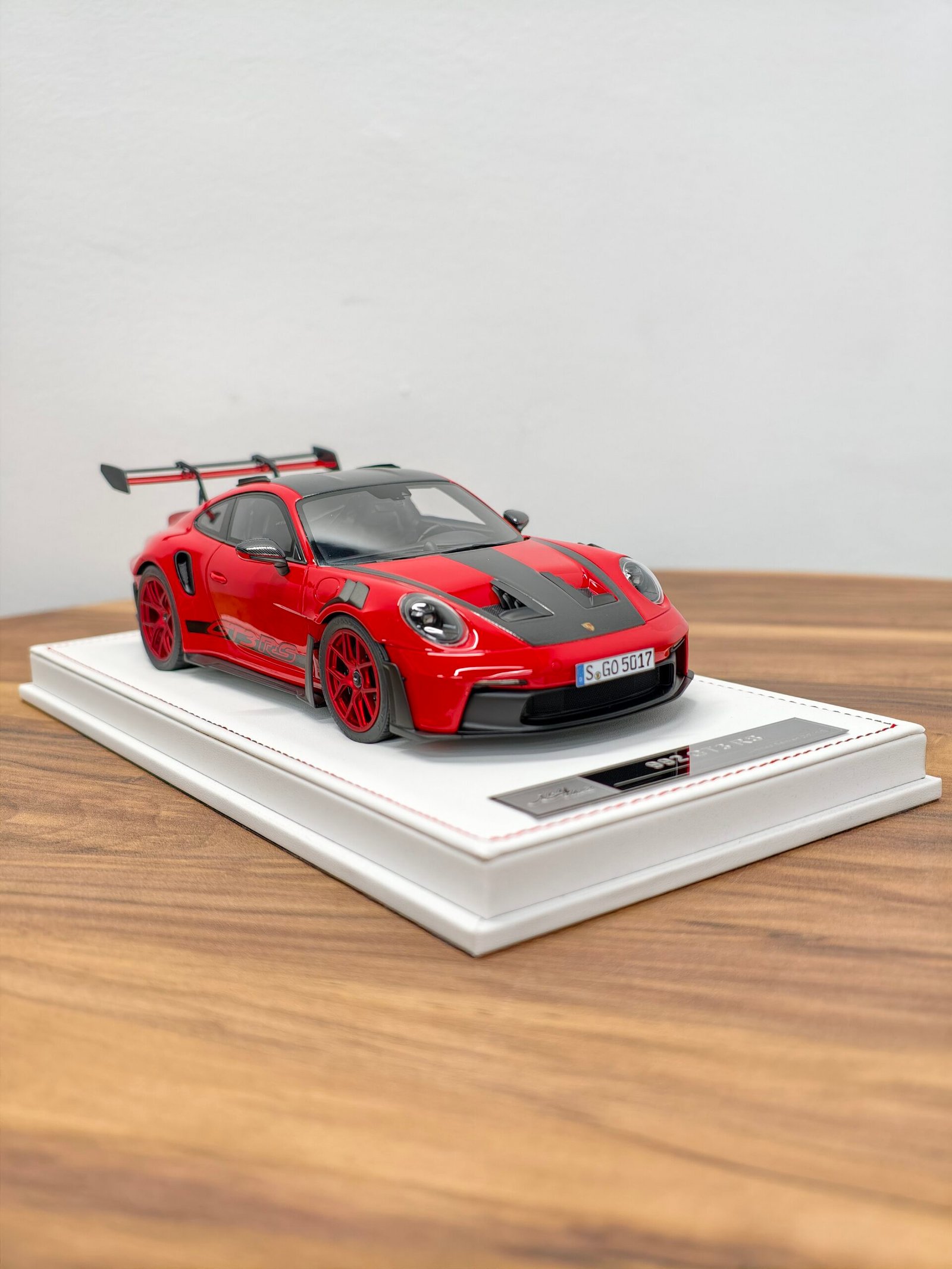 Porsche 992 GT3 RS 1:18 Red - Image 2