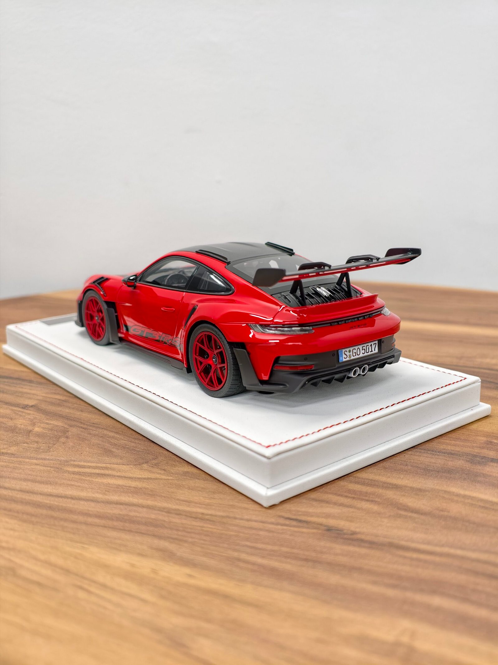 Porsche 992 GT3 RS 1:18 Red - Image 4