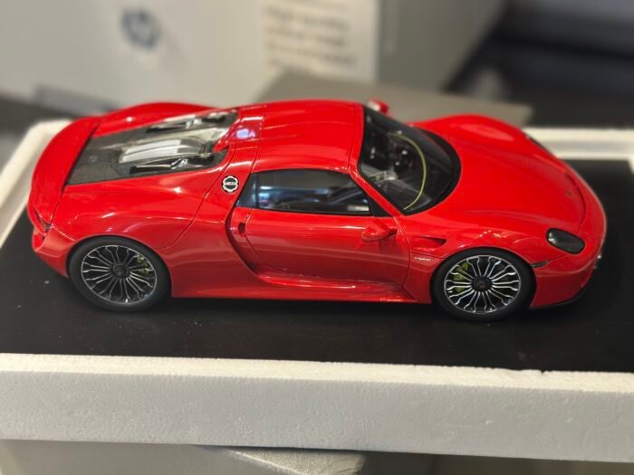 Porsche 918 Spyder 1:18 Red - Image 2