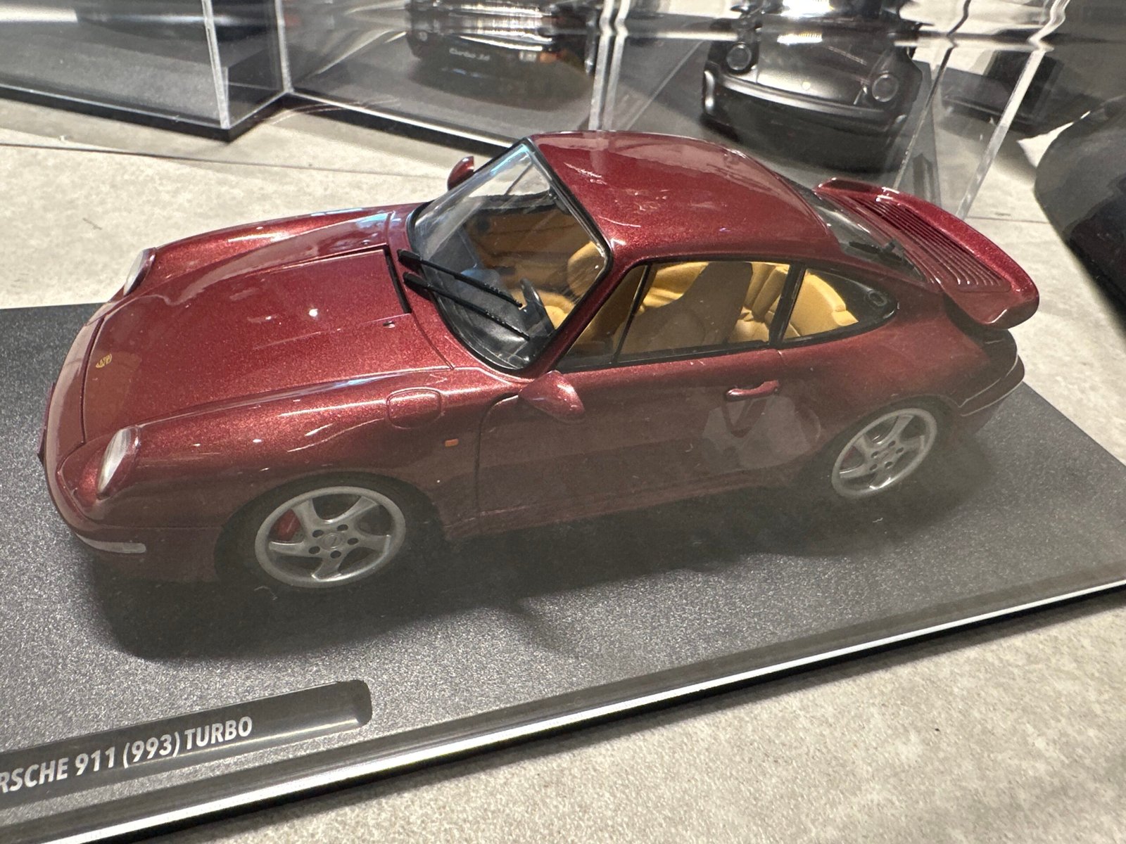 Porsche 911 Turbo (963) 1:18 Red