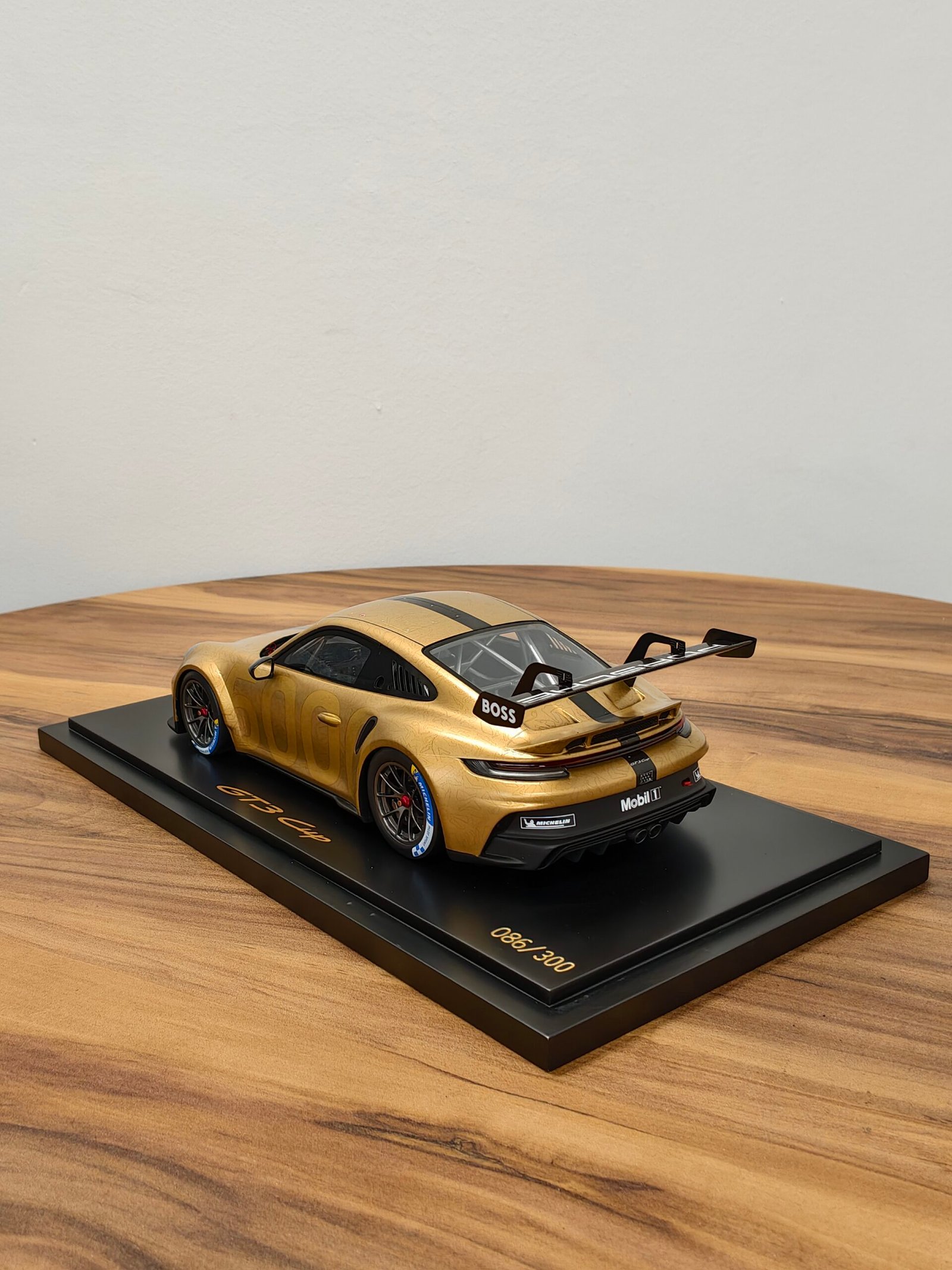 Porsche GT3 Cup 1:18 Gold - Image 2
