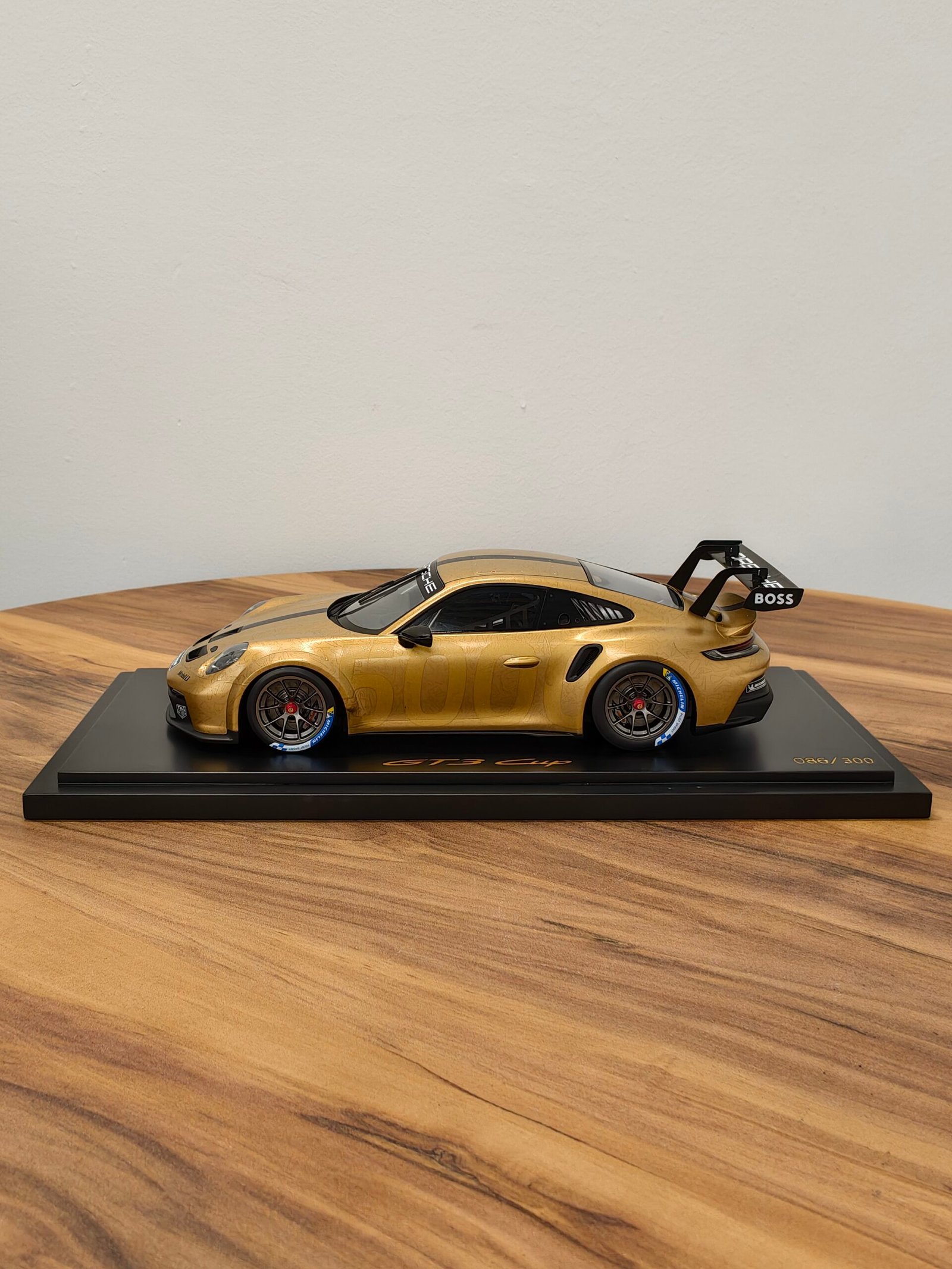 Porsche GT3 Cup 1:18 Gold - Image 3