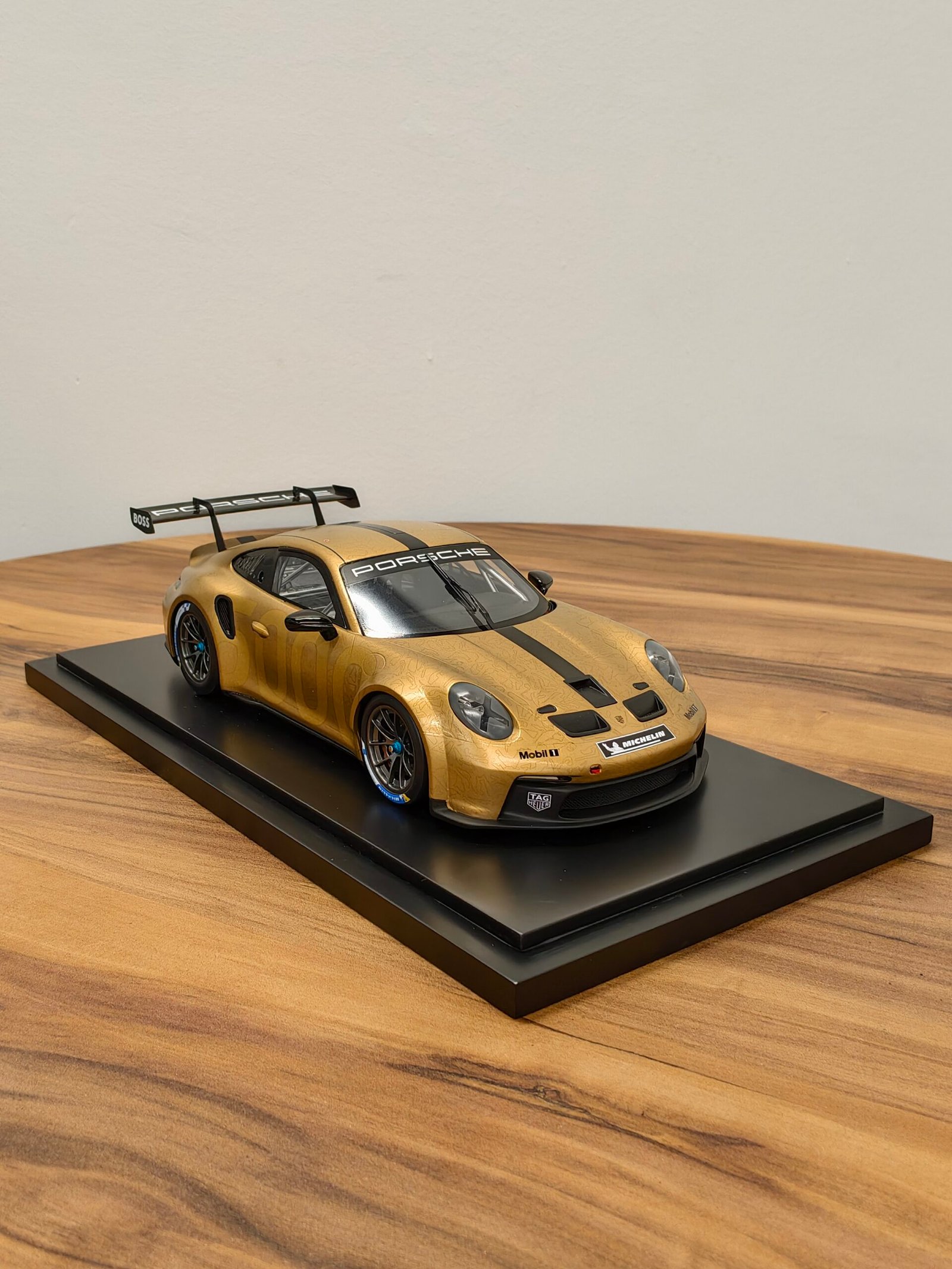 Porsche GT3 Cup 1:18 Gold - Image 4