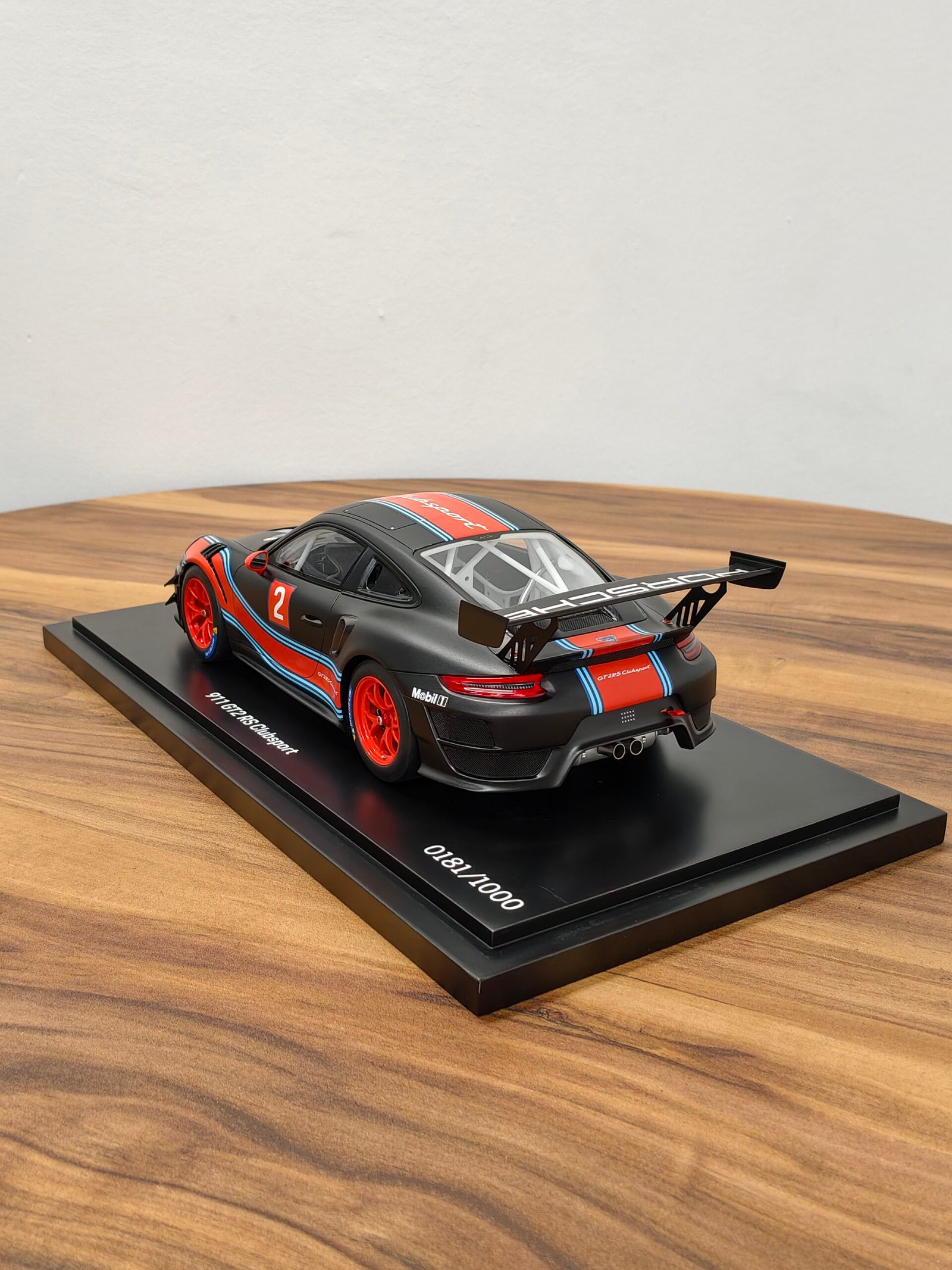 Porsche 911 GT2 RS Clubsport 1:18 Black - Image 2