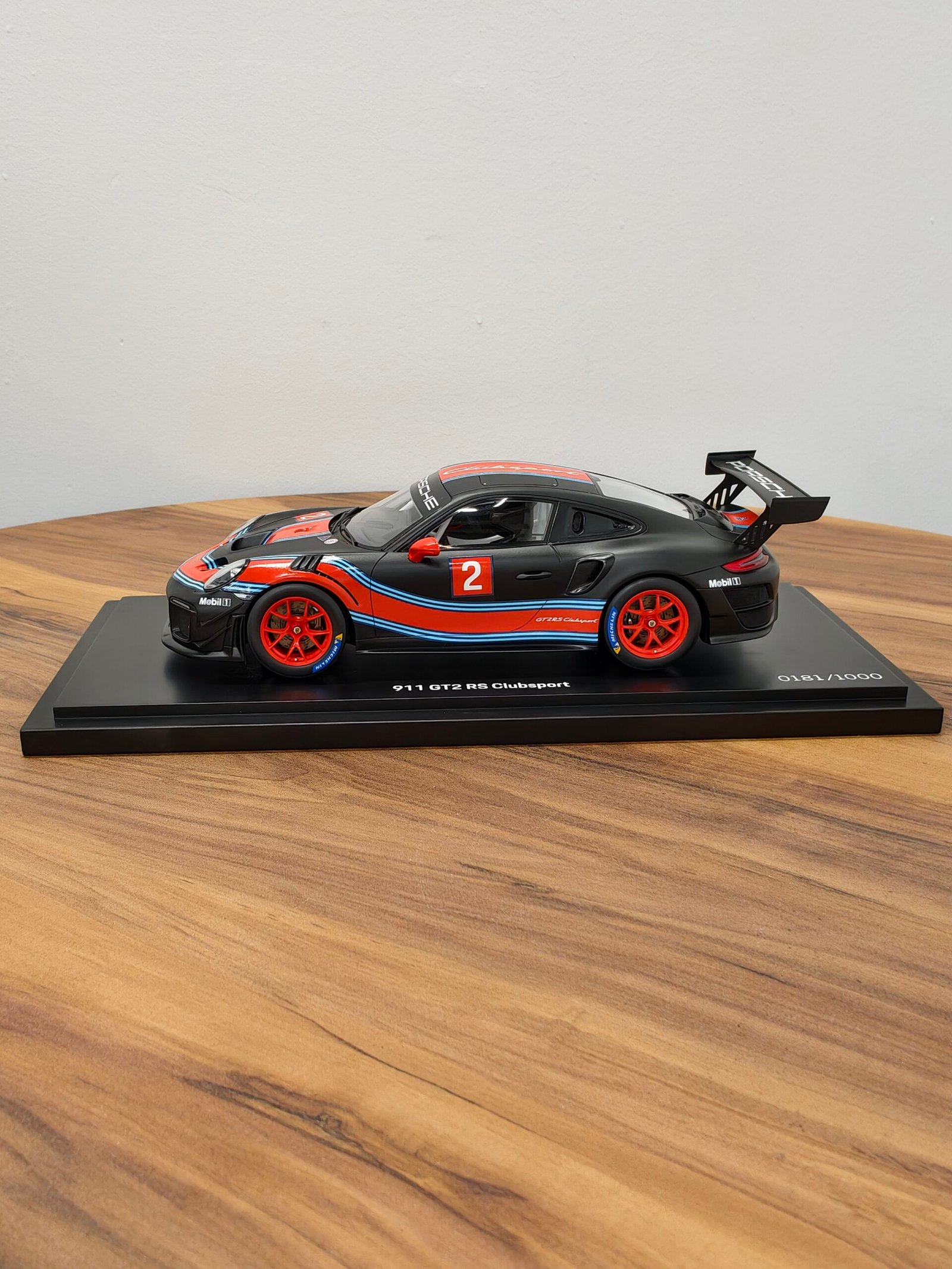 Porsche 911 GT2 RS Clubsport 1:18 Black - Image 3