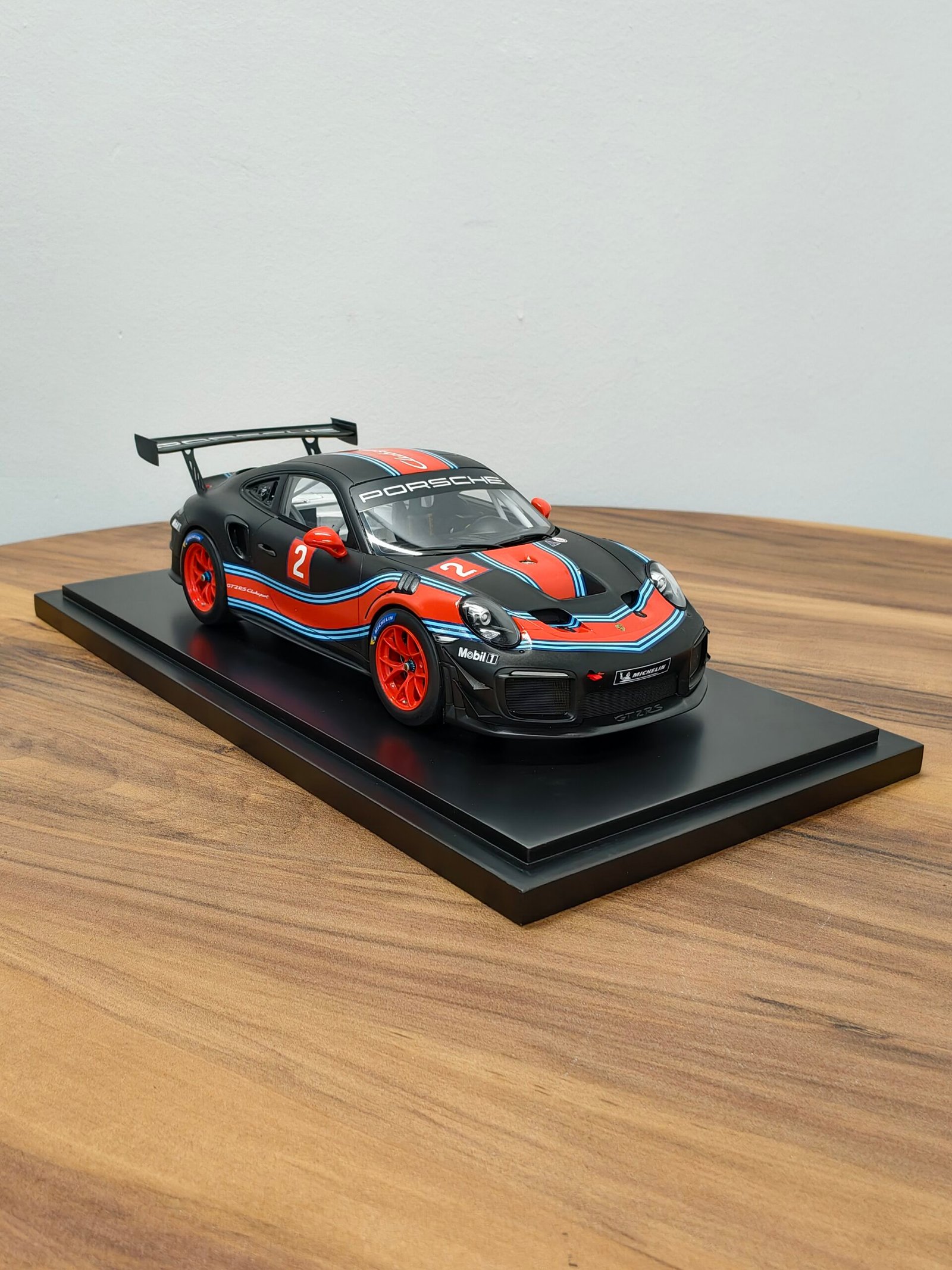 Porsche 911 GT2 RS Clubsport 1:18 Black - Image 4