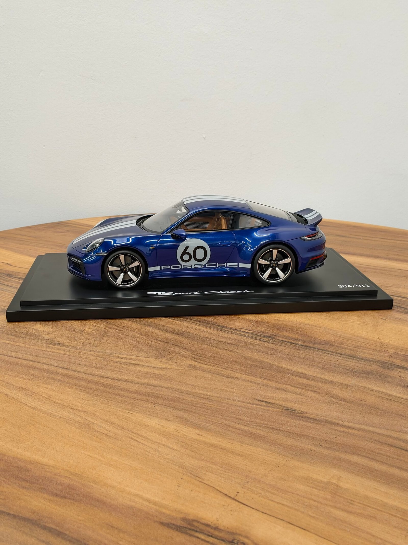 Porsche 911 Sport Classic 1:18 Blue - Image 3