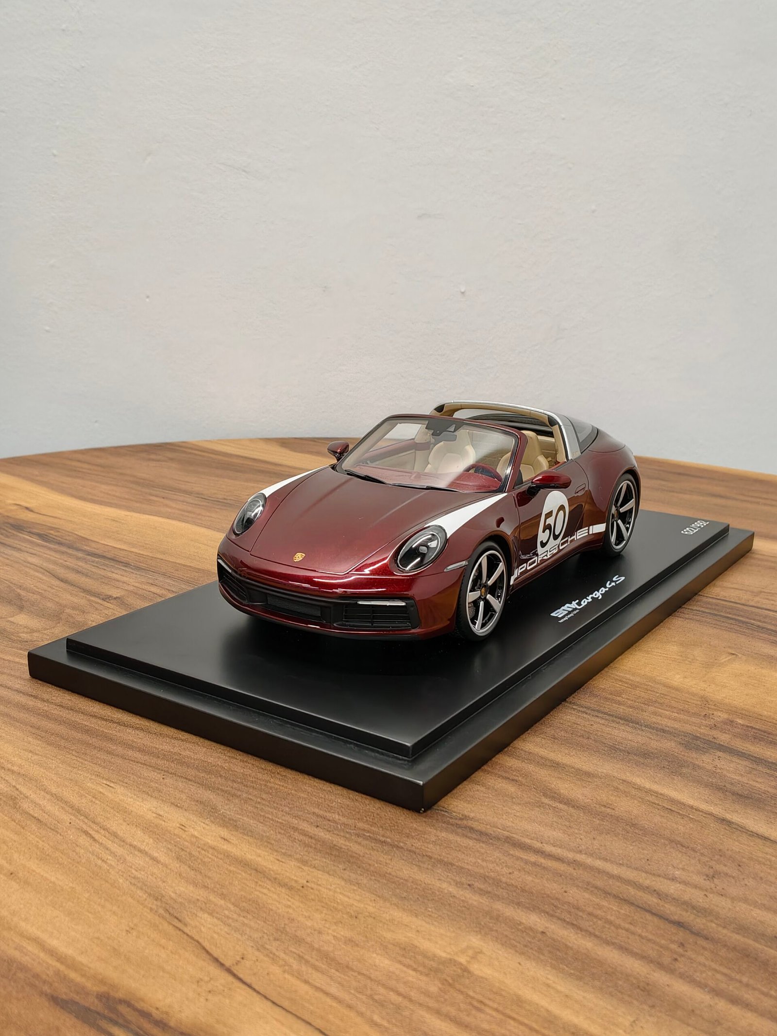 Porsche 911 Targa 4S Dark Red 1:18