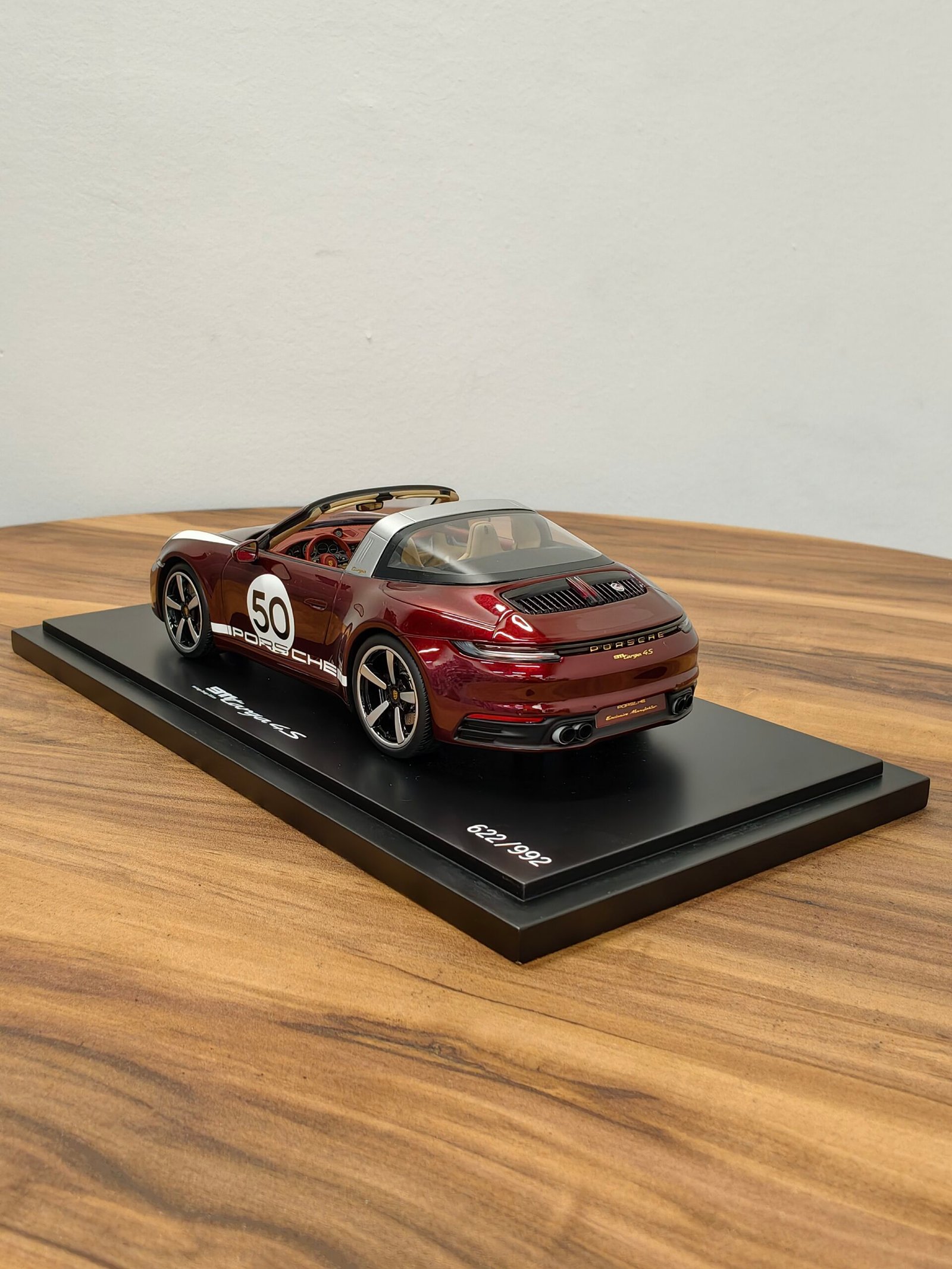 Porsche 911 Targa 4S Dark Red 1:18 - Image 2