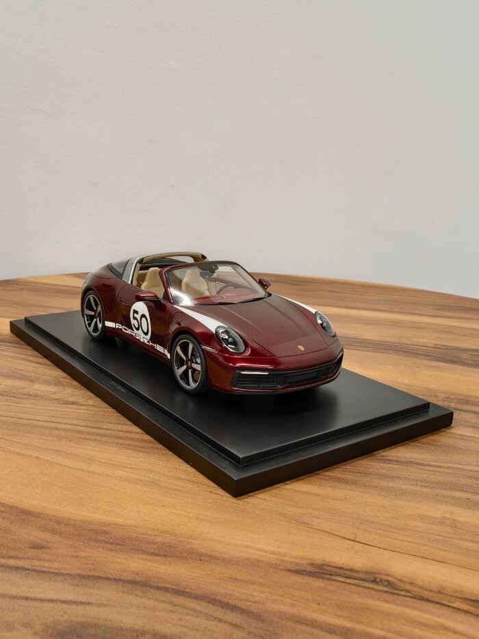 Porsche 911 Targa 4S Dark Red 1:18 - Image 4