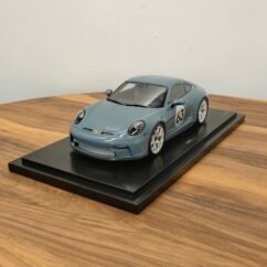 Porsche 911 S/T (Meissen Blue) 1:18