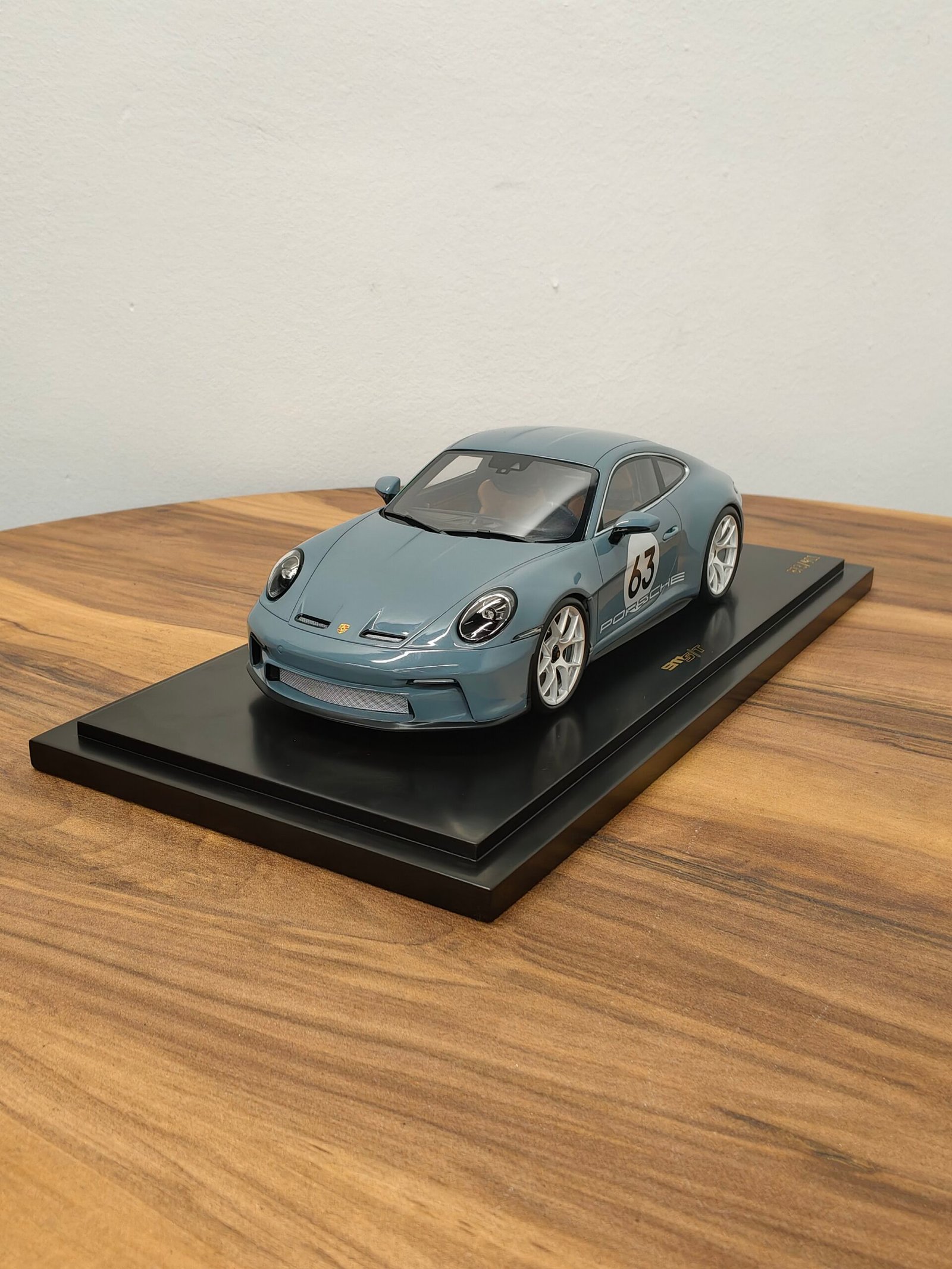 Porsche 911 S/T (Meissen Blue) 1:18